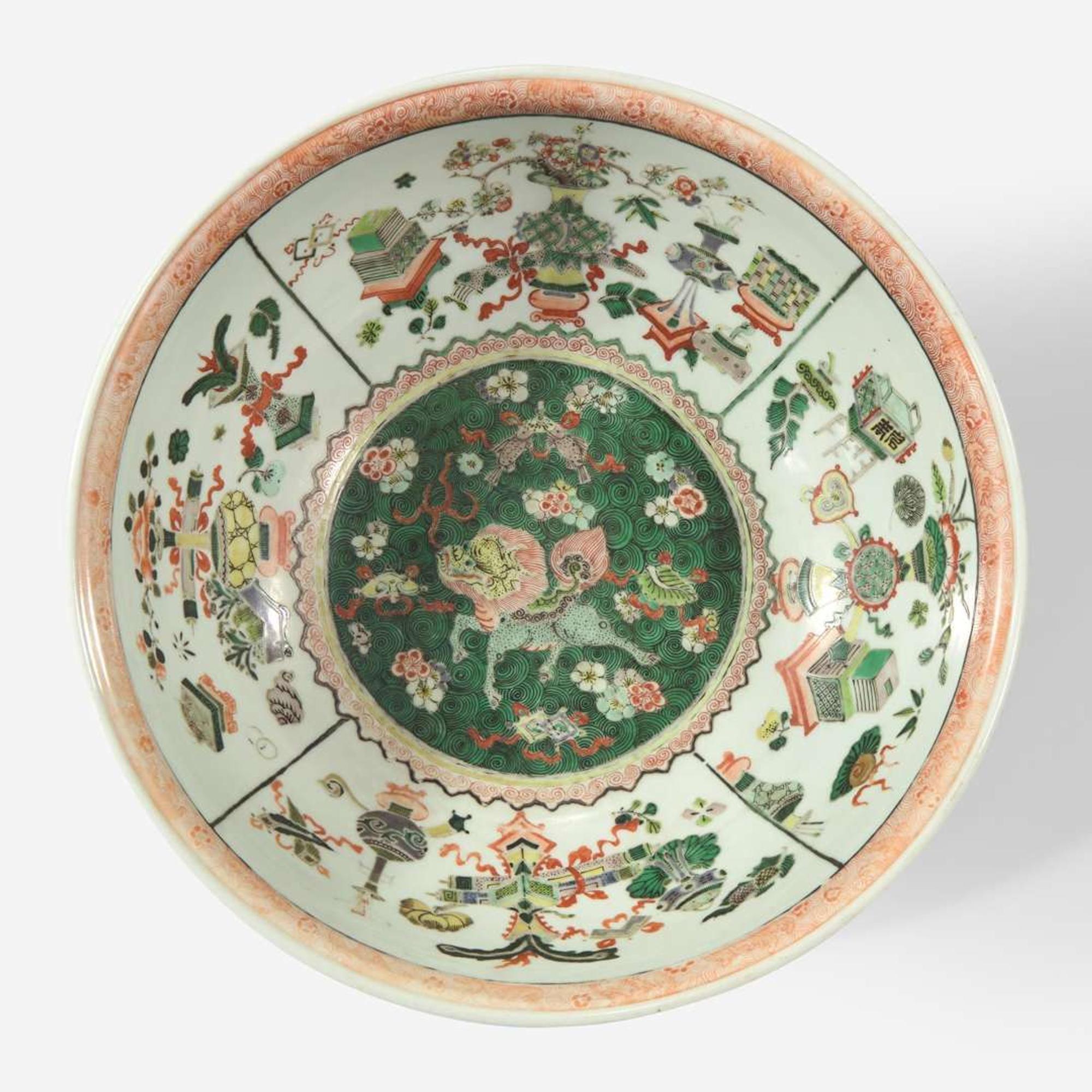 A Chinese famille verte-decorated porcelain basin 五彩瓷盆 19th/20th century ???????