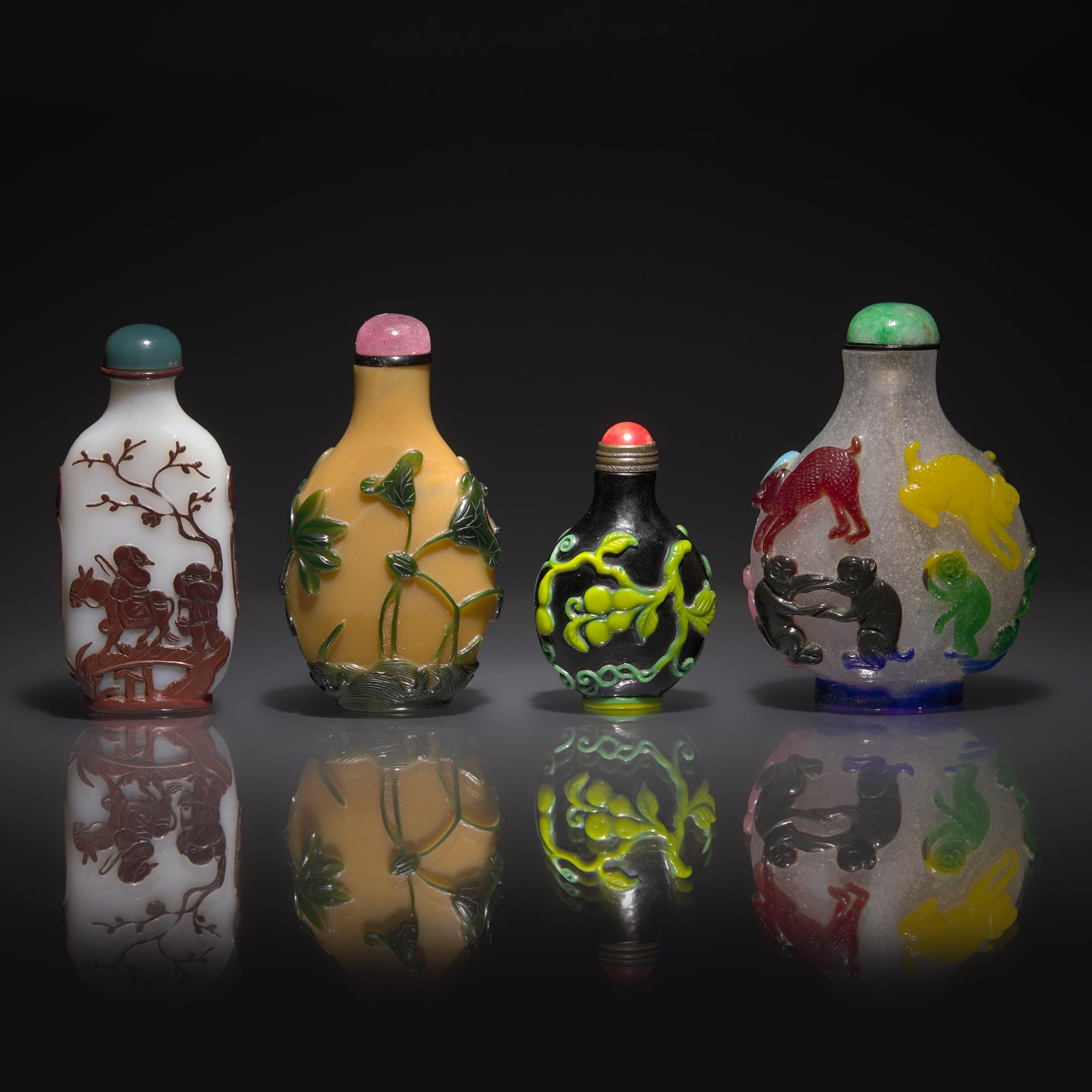 Four Chinese Glass Overlay Snuff Bottles, 18th-20th Century — 清 套料鼻烟壺四支