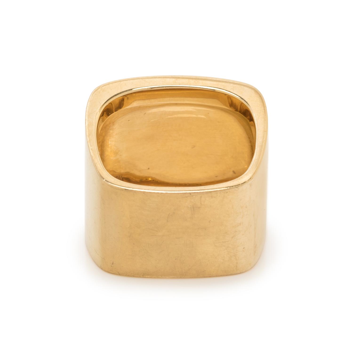 SCHLUGER, YELLOW GOLD RING