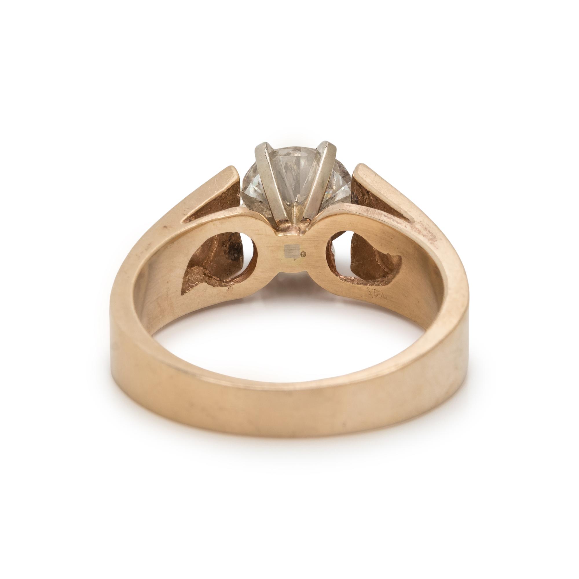 YELLOW GOLD AND DIAMOND RING