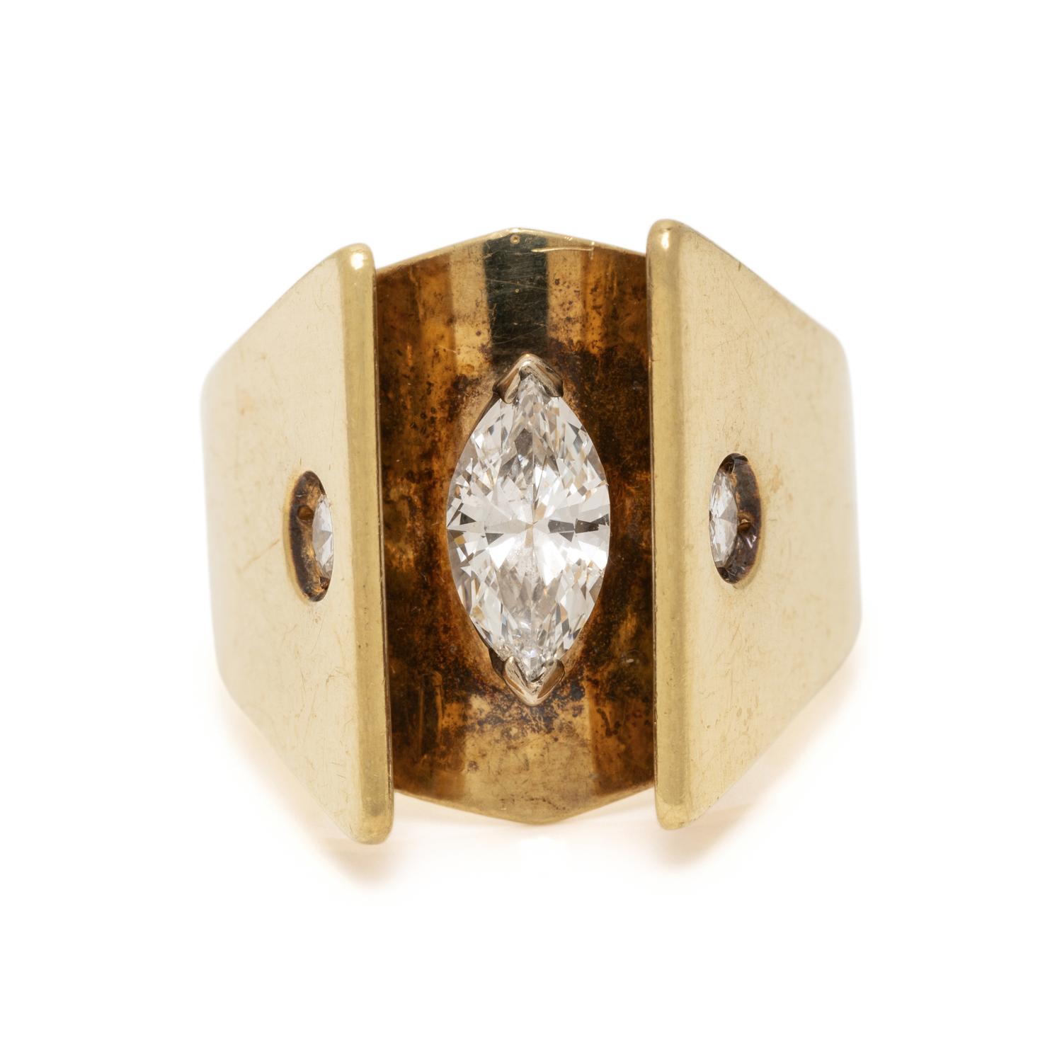 YELLOW GOLD AND DIAMOND RING