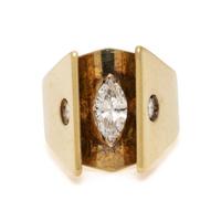 YELLOW GOLD AND DIAMOND RING
