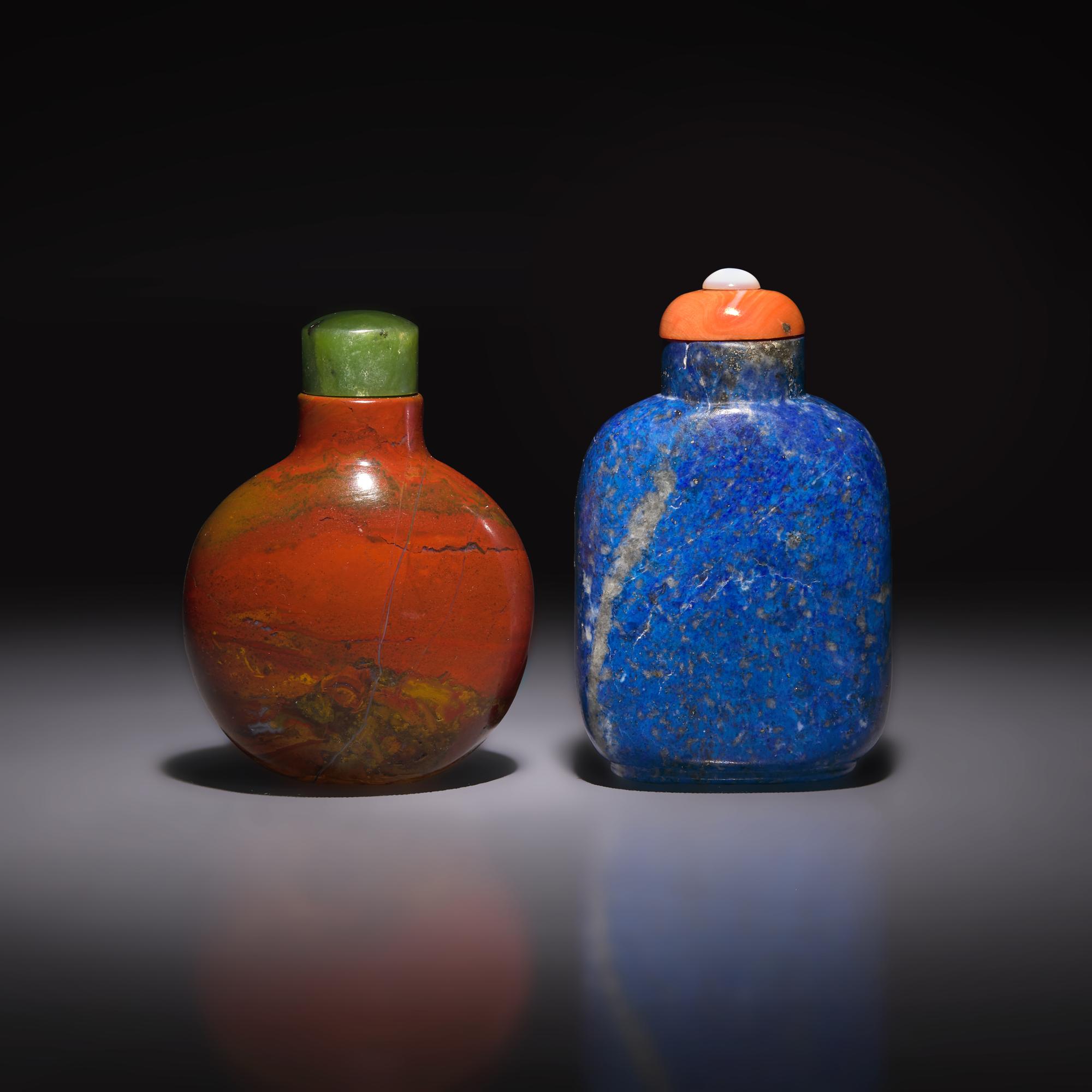 A Chinese Jasper and a Lapis Lazuli Snuff Bottle, 19th Century — 清晚期 碧玉、青金石鼻烟壺各一