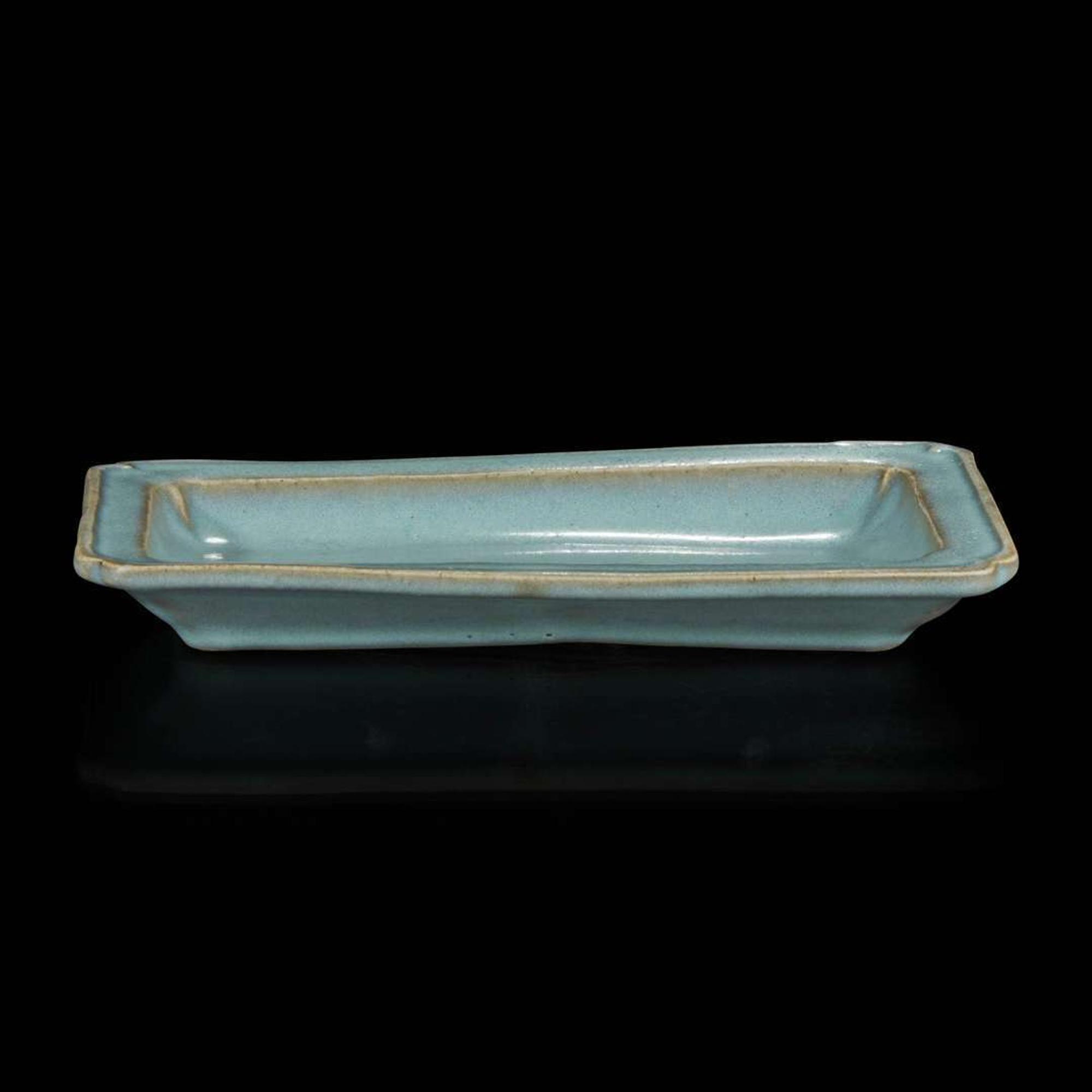 A Chinese Junyao rectangular dish 钧窑方盘 Jin dynasty or later ????