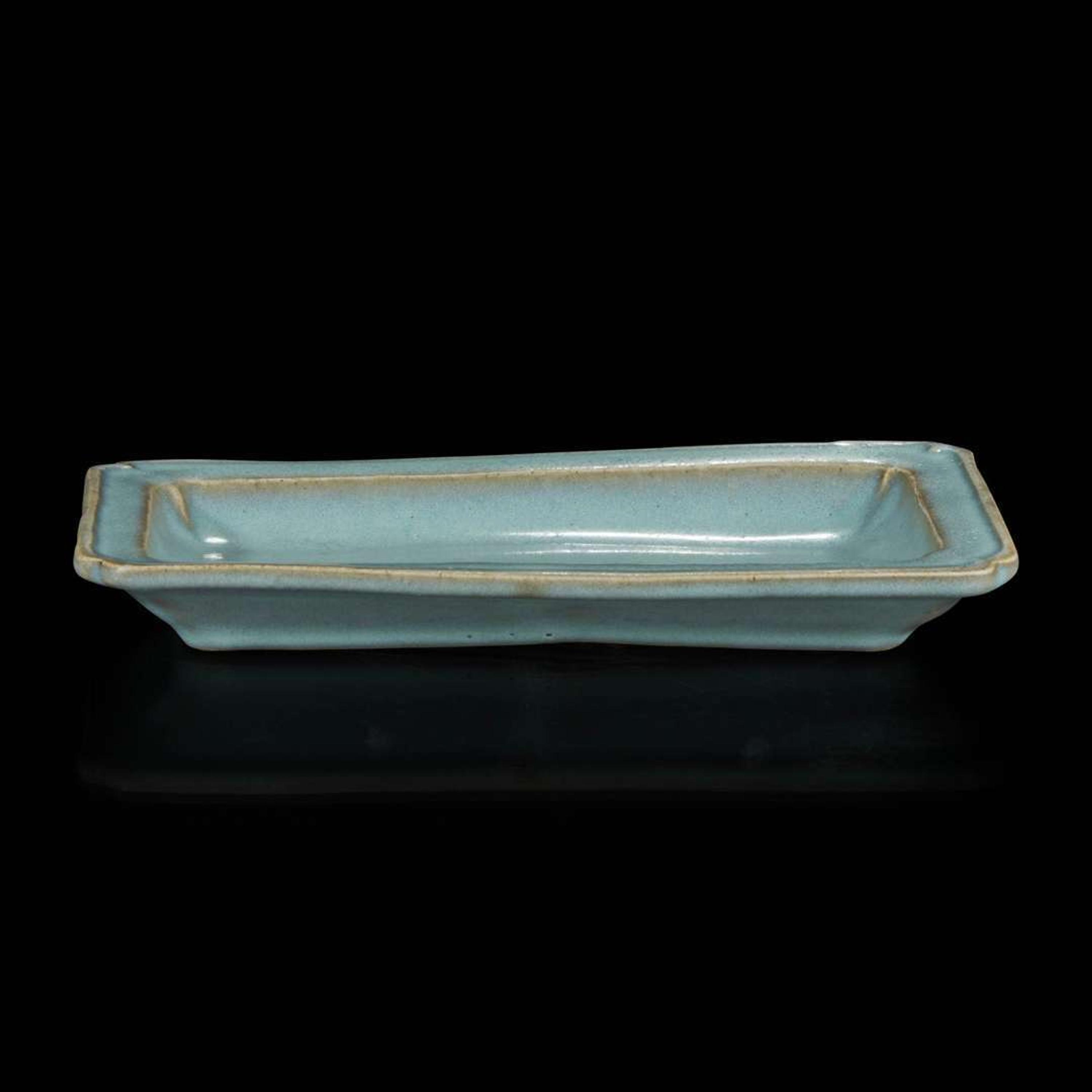 A Chinese Junyao rectangular dish 钧窑方盘 Jin dynasty or later ????