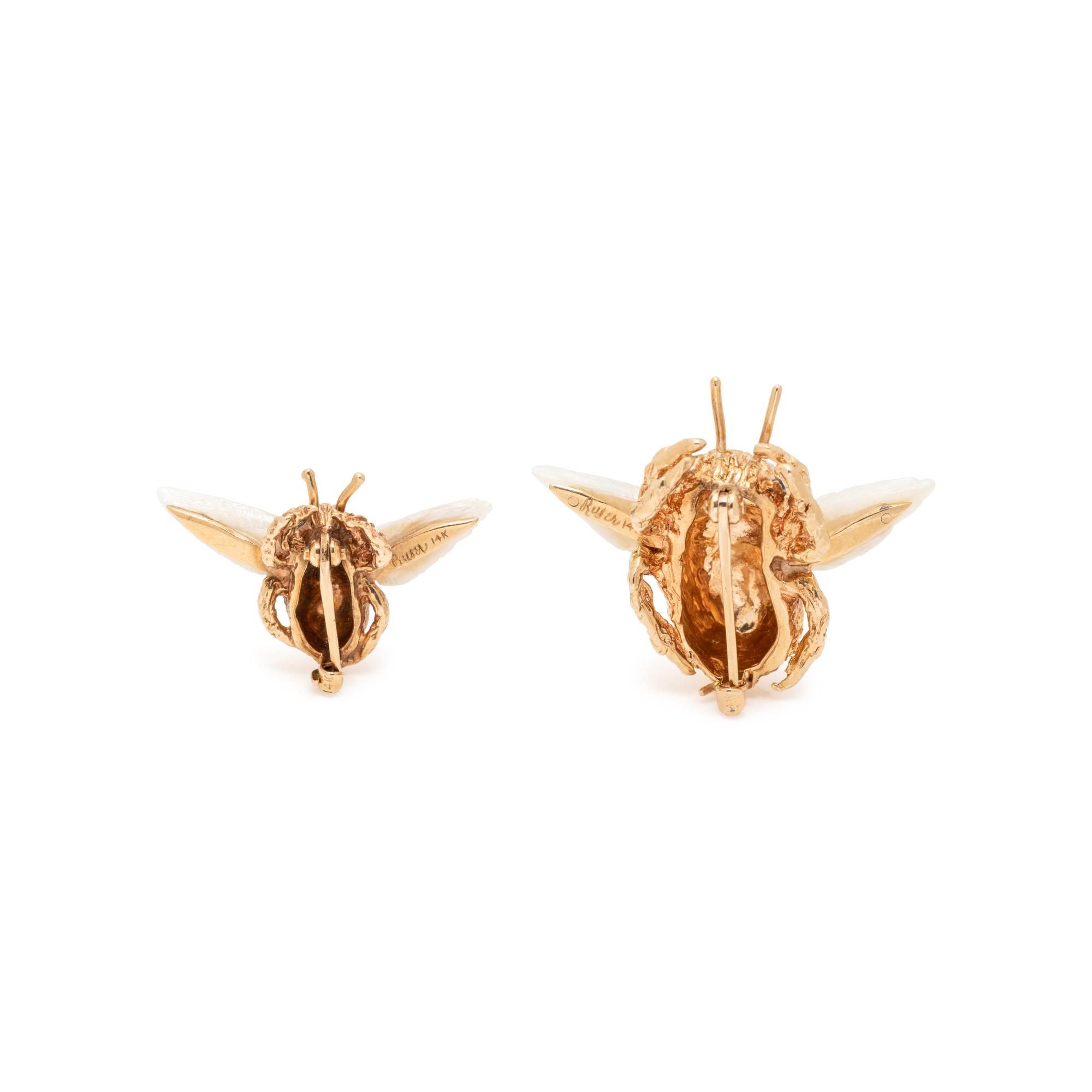 RUSER, A PAIR OF YELLOW GOLD AND CULTURED BAROQUE PEARL BEE BROOCHES