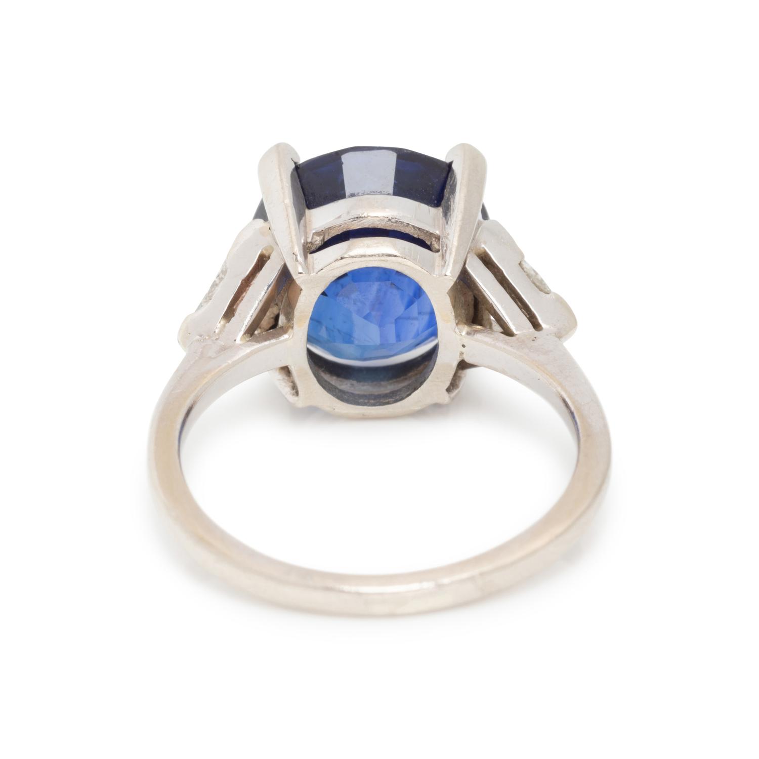 SAPPHIRE AND DIAMOND RING