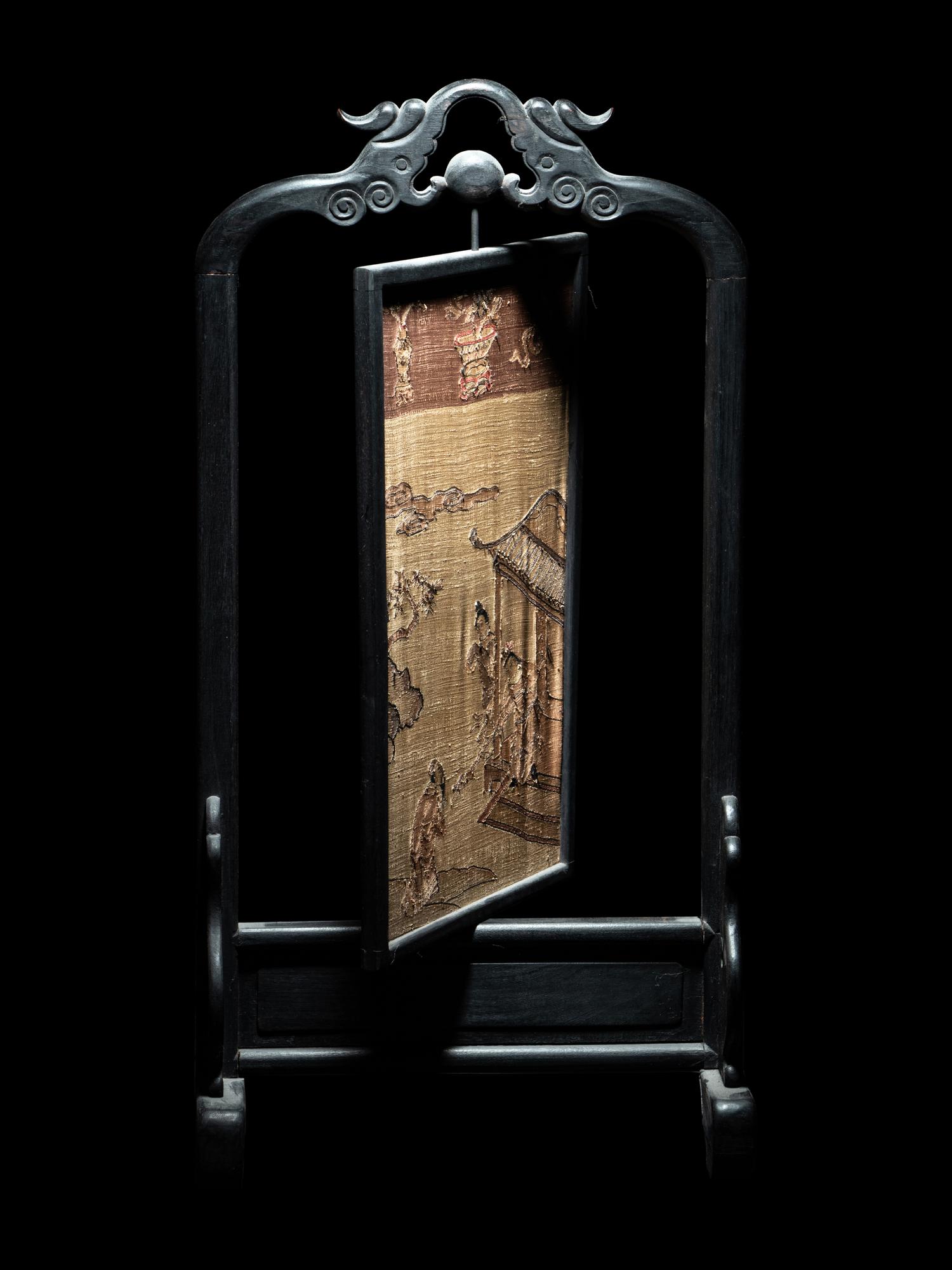 A Chinese Kesi Woven Silk Inset Hardwood Table Screen
