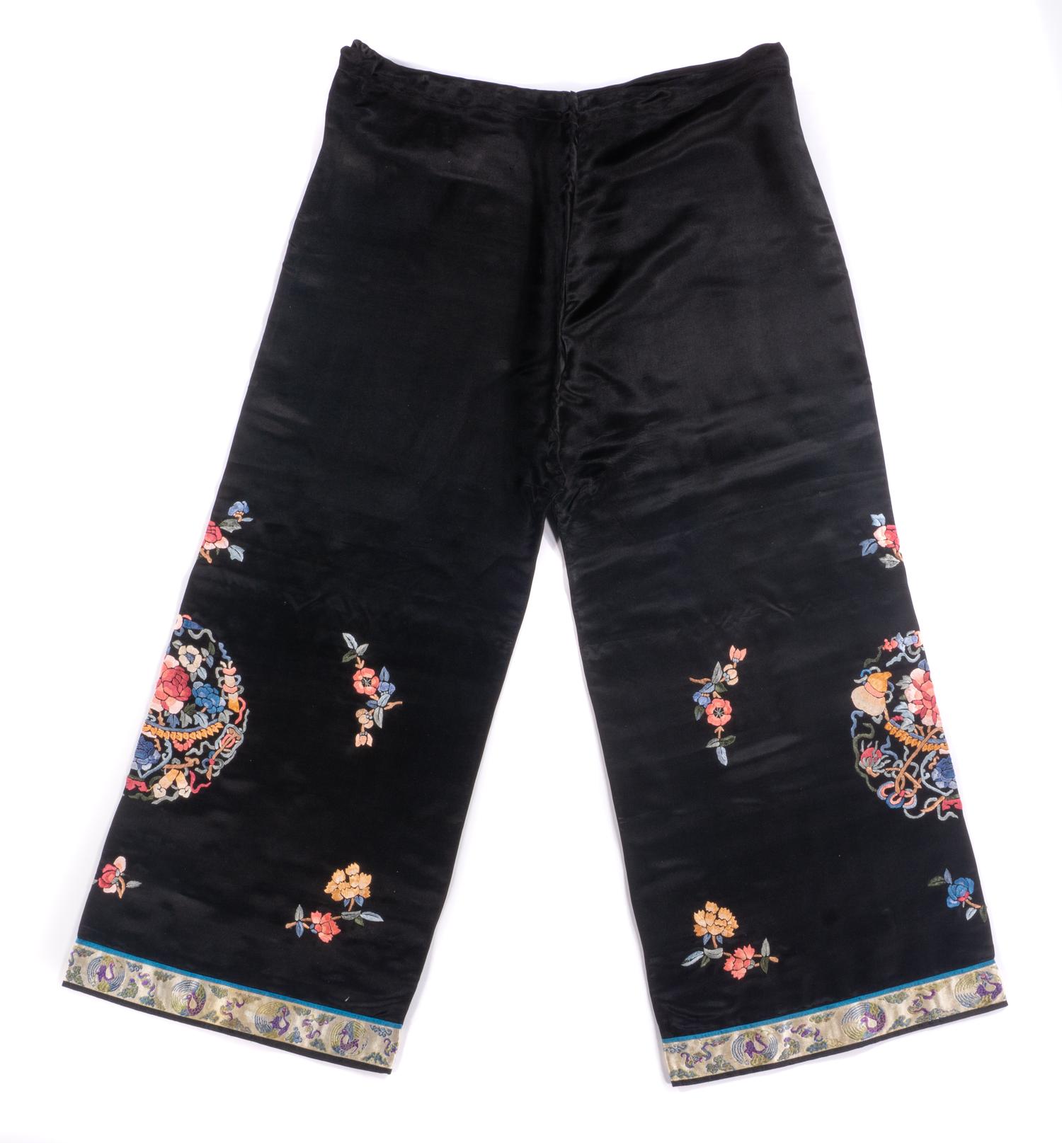 A Chinese Two-Piece Embroidered Silk Ensemble