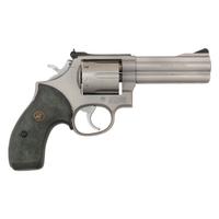 *Smith & Wesson 686 Revolver