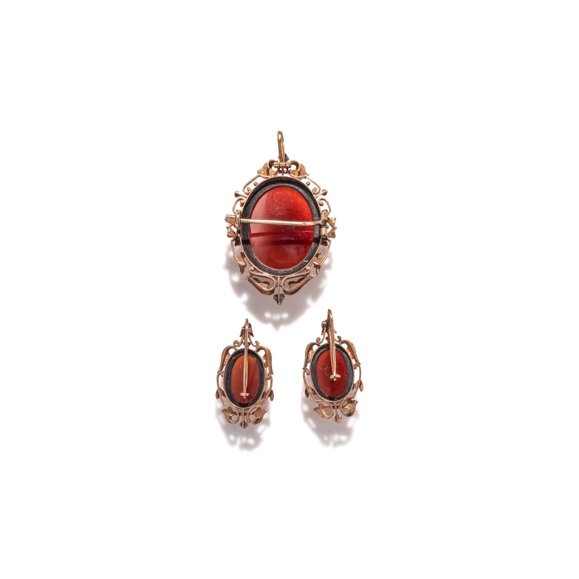 VICTORIAN, ROSE GOLD AND AGATE CAMEO DEMI-PARURE