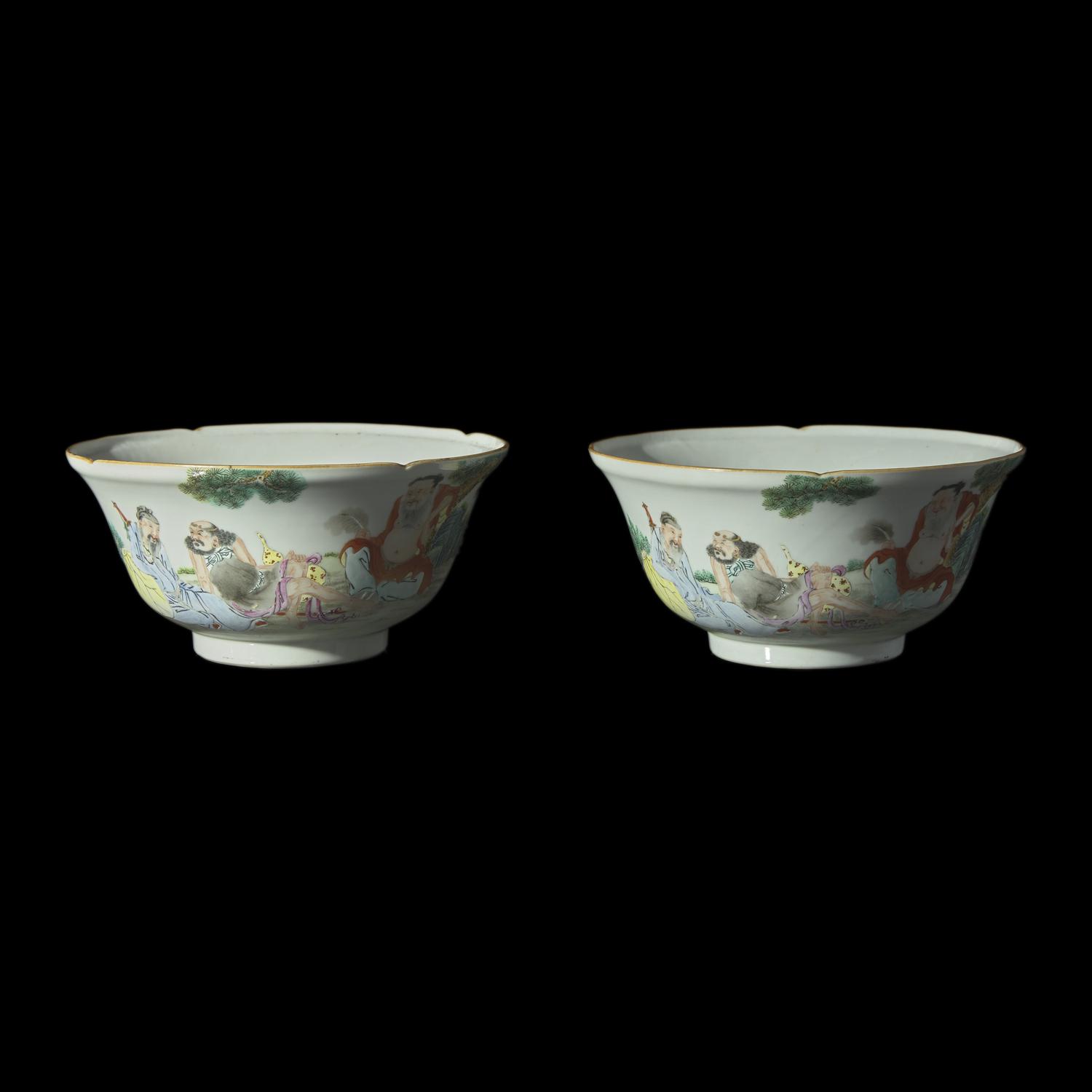 A Pair of Chinese Famille Rose 'Immortals' Bowls, Late Qing-Republic Period 晚清-民國 粉彩仙人圖花口碗一對