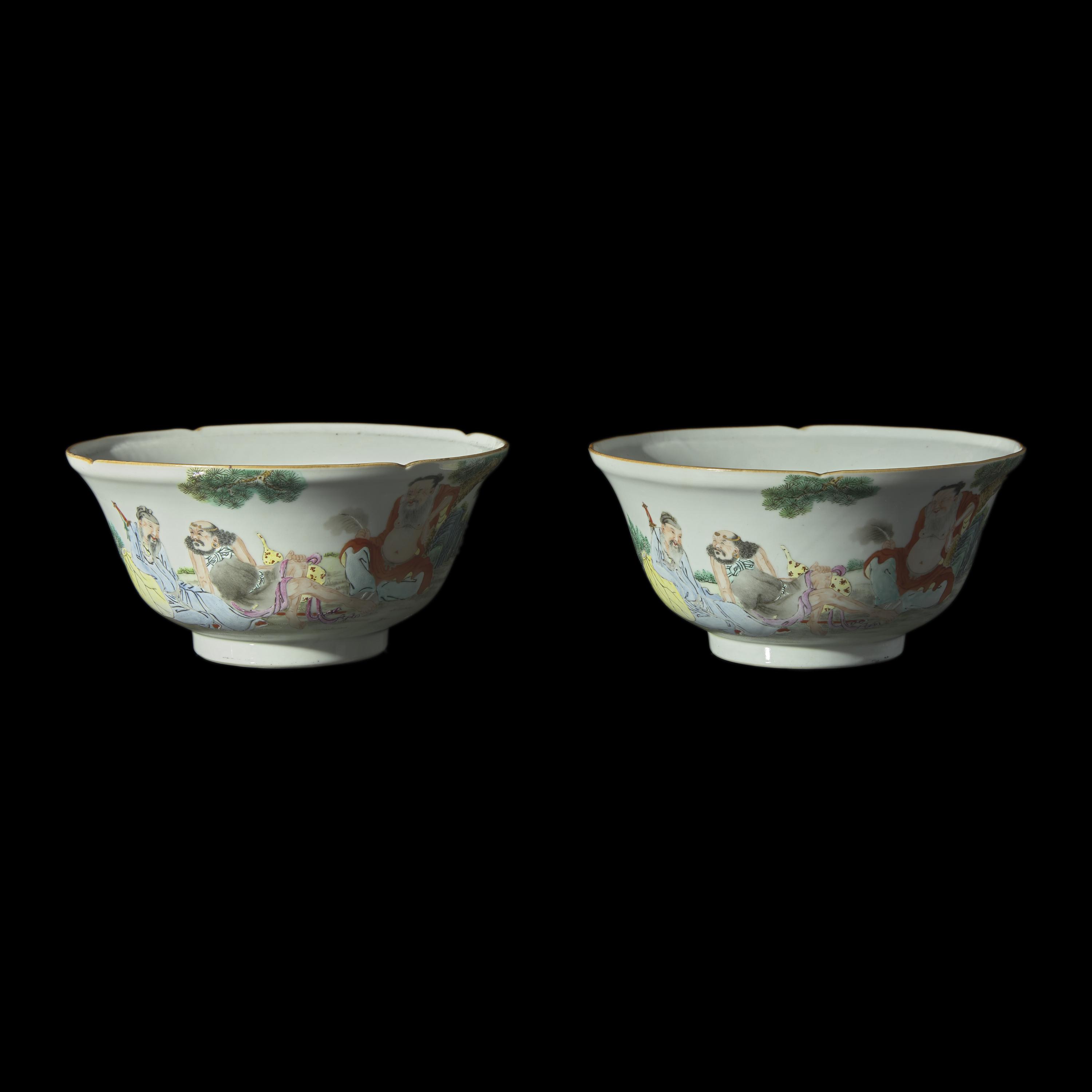 A Pair of Chinese Famille Rose 'Immortals' Bowls, Late Qing-Republic Period 晚清-民國 粉彩仙人圖花口碗一對