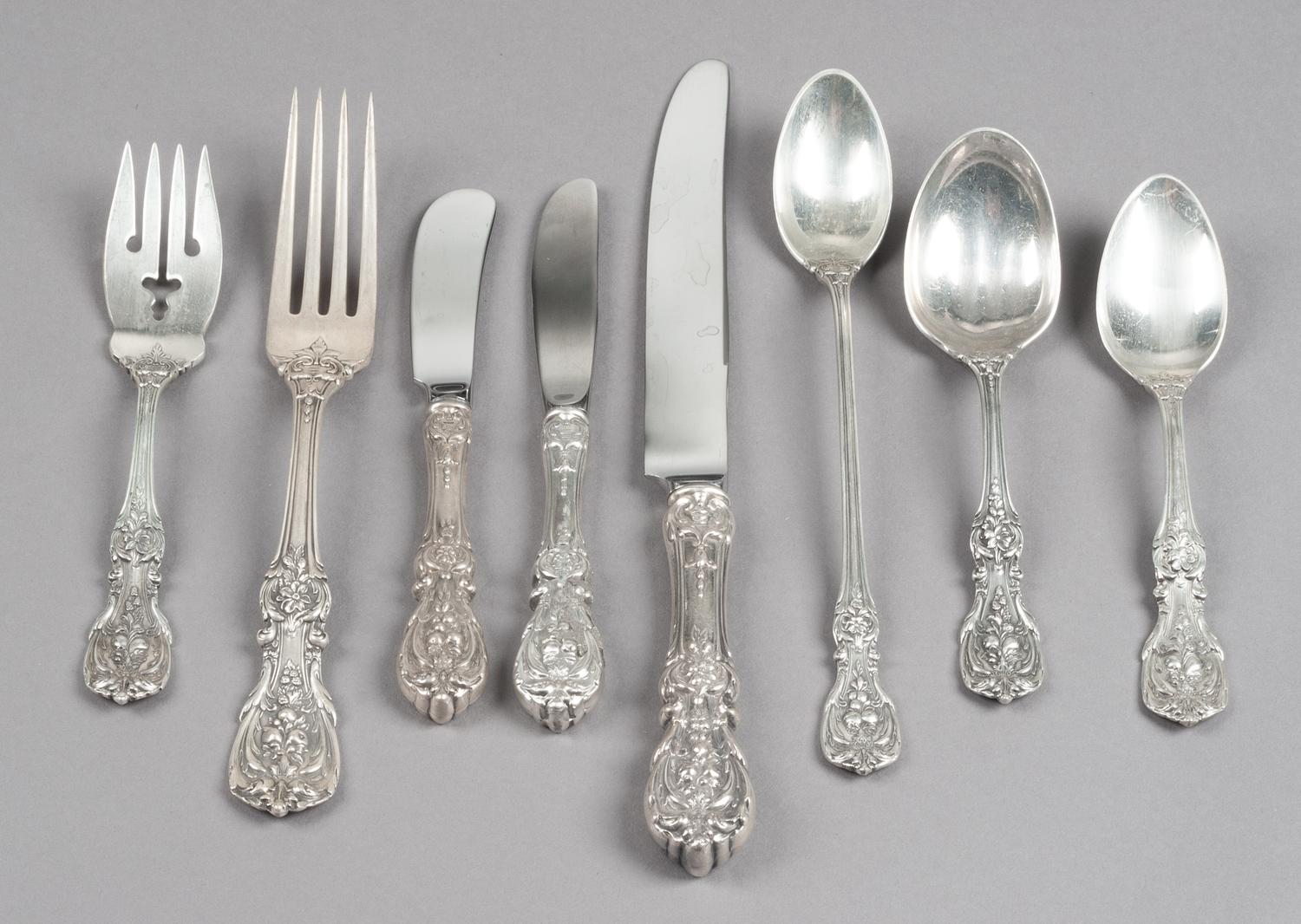 An American Silver Flatware Service, Reed & Barton, Taunton, MA, Francis I pattern, comprising: 8 dinner knives 8 dinner forks 8 salad