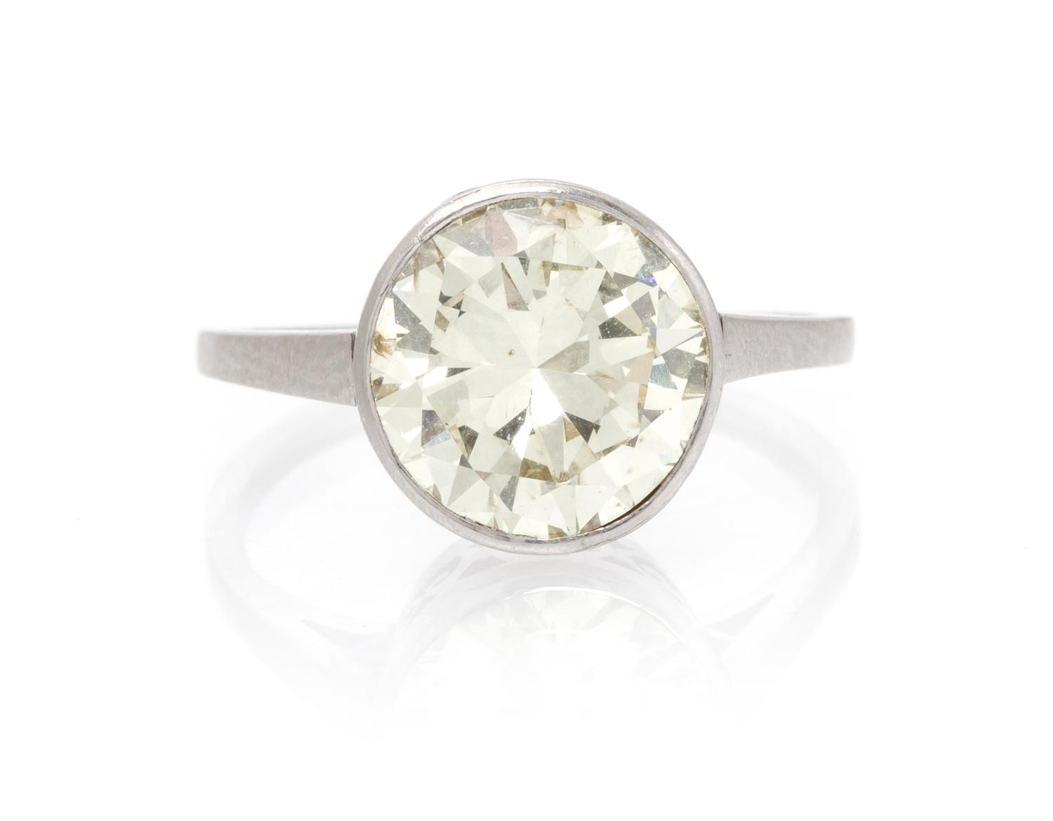 A Platinum and Diamond Ring, 3.70 dwts.