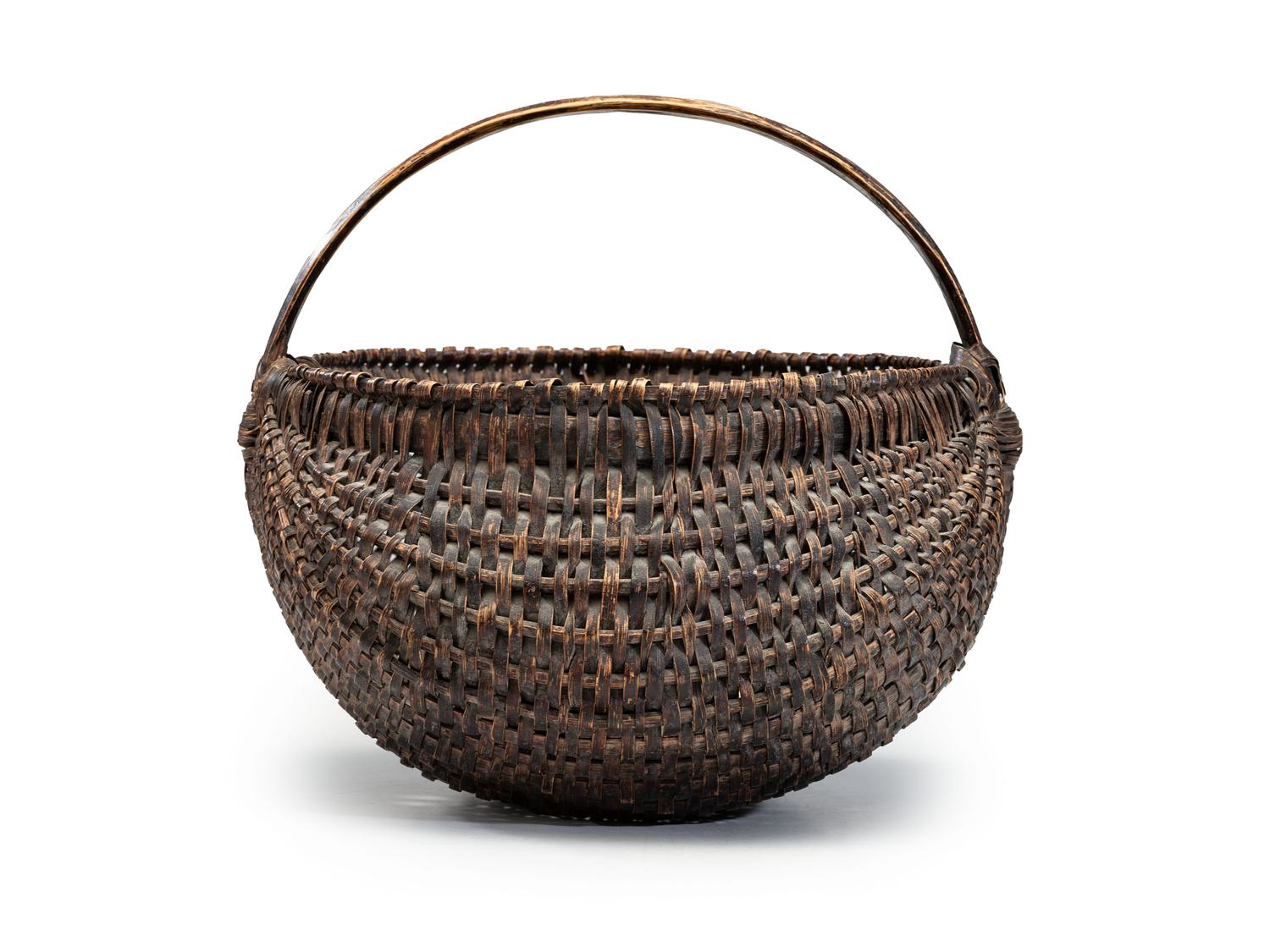 A Stained Splint Buttocks Basket