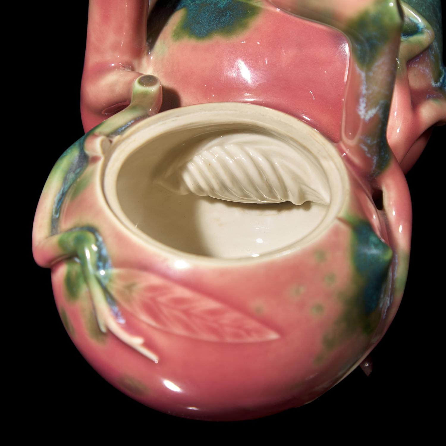 An Unusual "Double Peach" Porcelain Teapot, Seifu Yohei III or IV, Meiji/Taisho Period