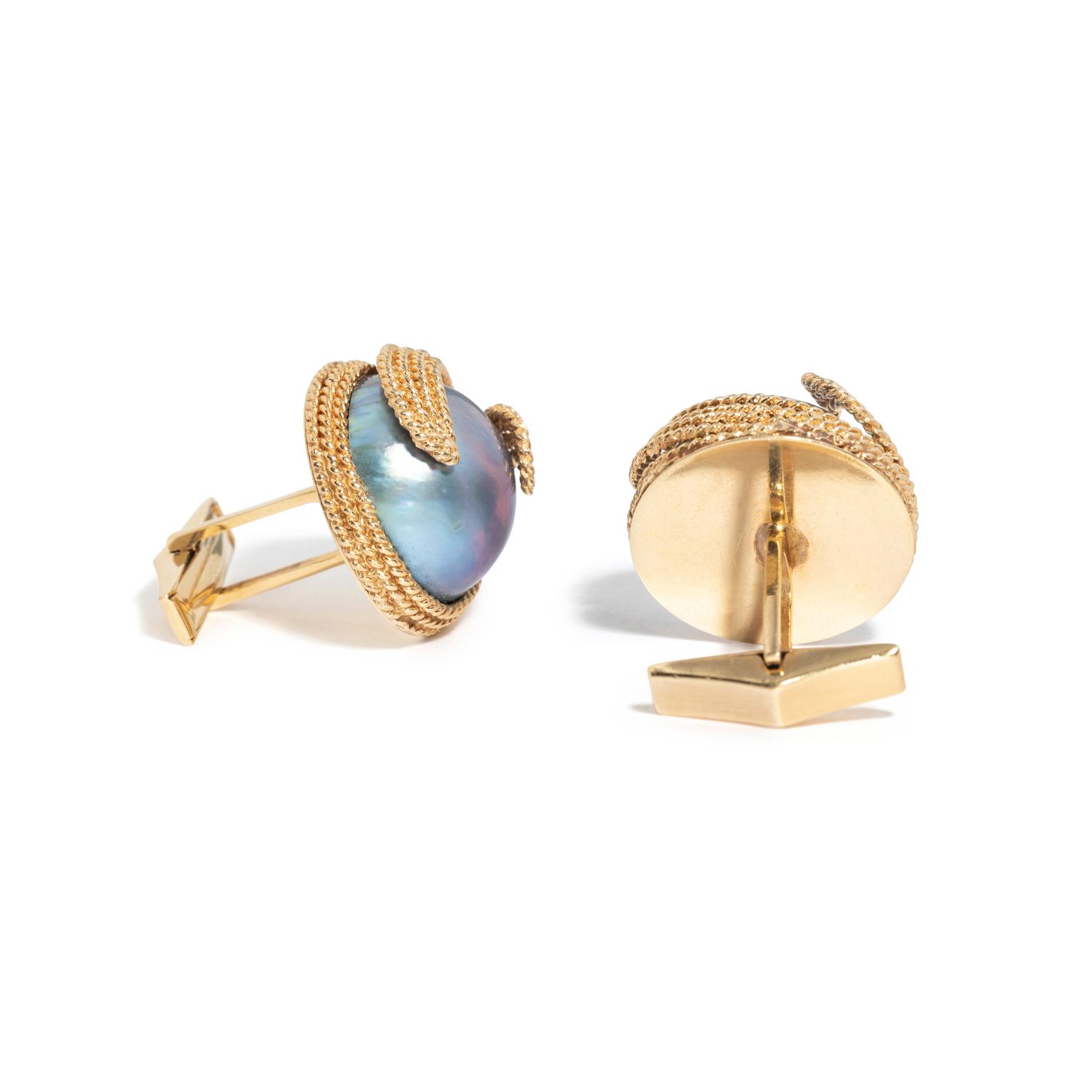 YELLOW GOLD AND CULTURED MABE PEARL CUFFLINKS