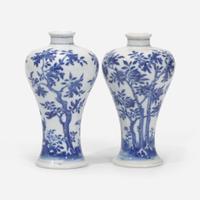 A pair of Chinese blue and white porcelain baluster vases 青花观音瓶一对 Late Qing to Republic period ?????