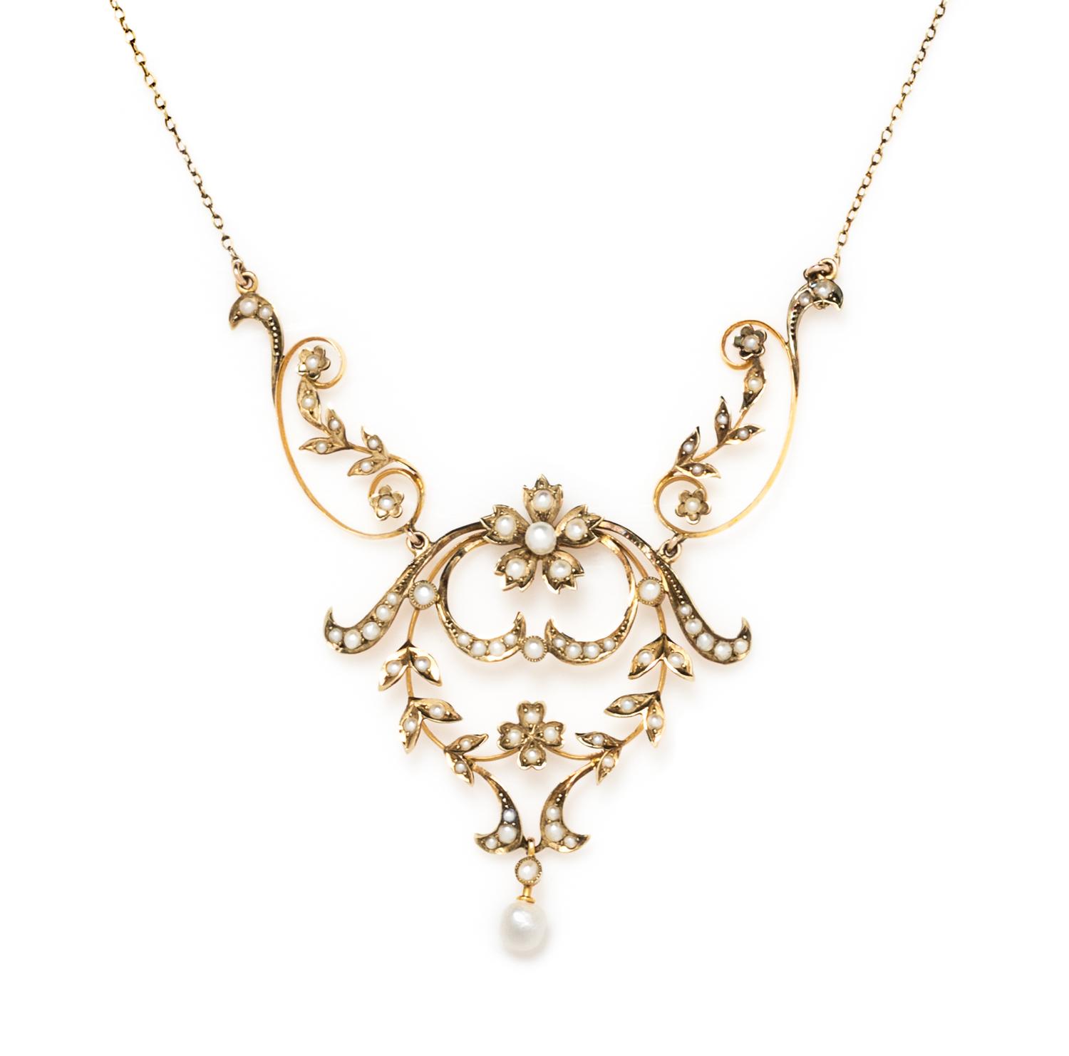 A 14 Karat Yellow Gold and Seed Pearl Necklace, 4.80 dwts.