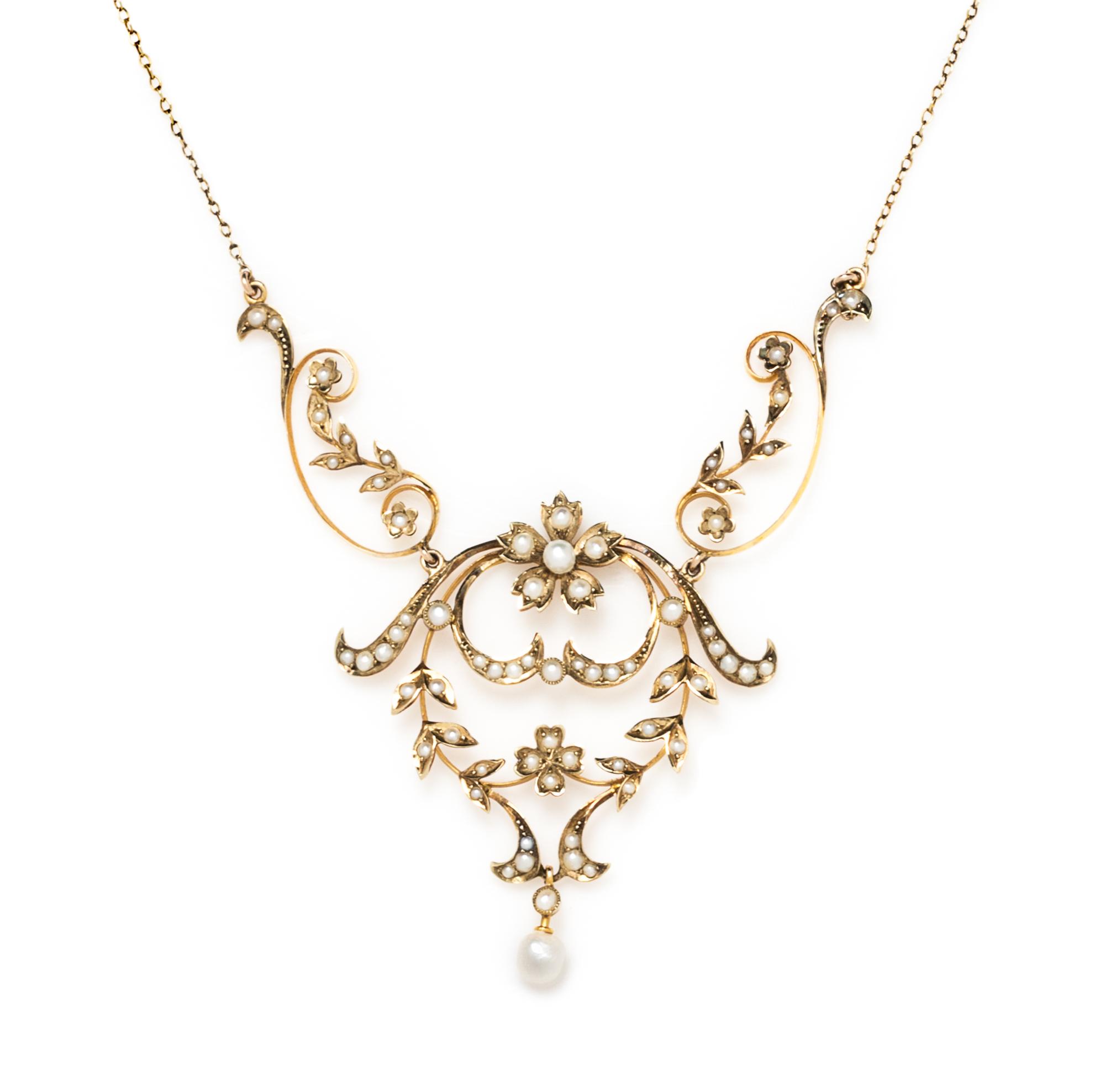 A 14 Karat Yellow Gold and Seed Pearl Necklace, 4.80 dwts.