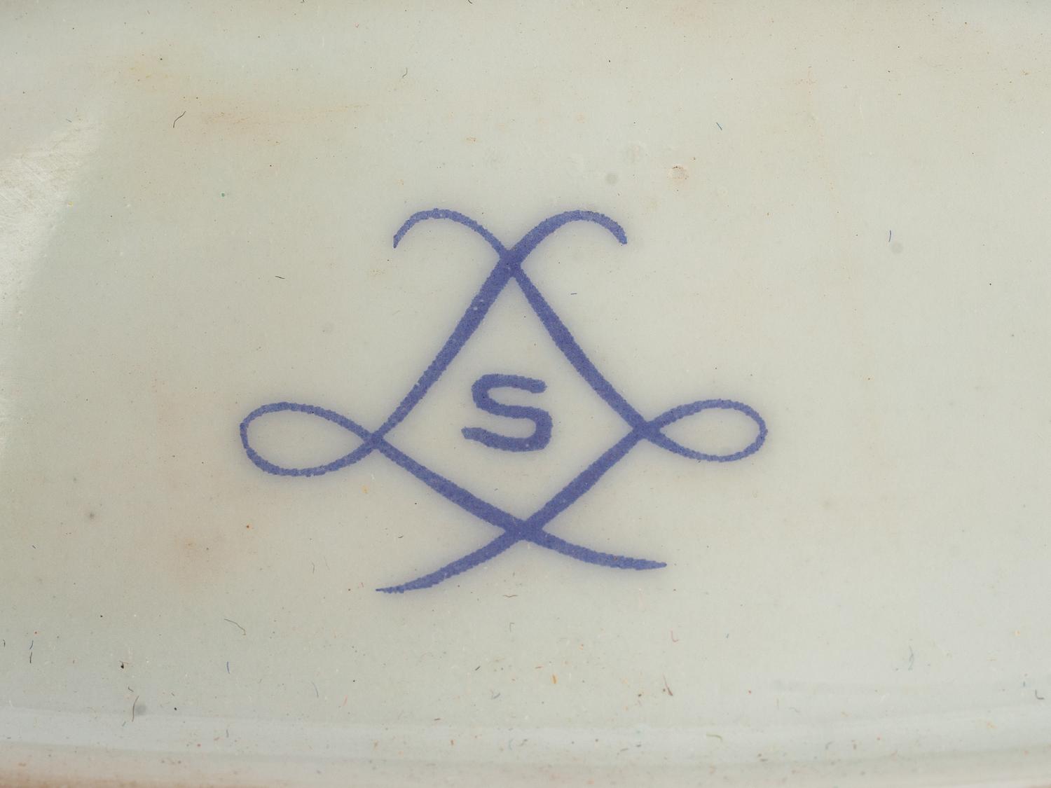 A Sèvres Style Porcelain Box