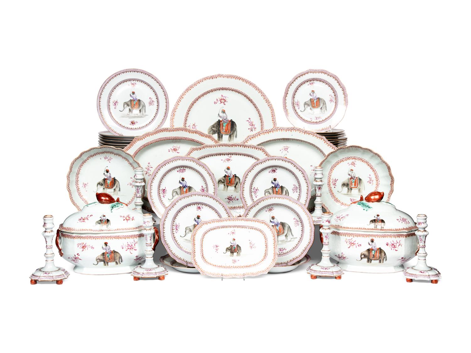 A Chinese Export Porcelain Dinner Service