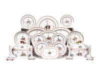 A Chinese Export Porcelain Dinner Service