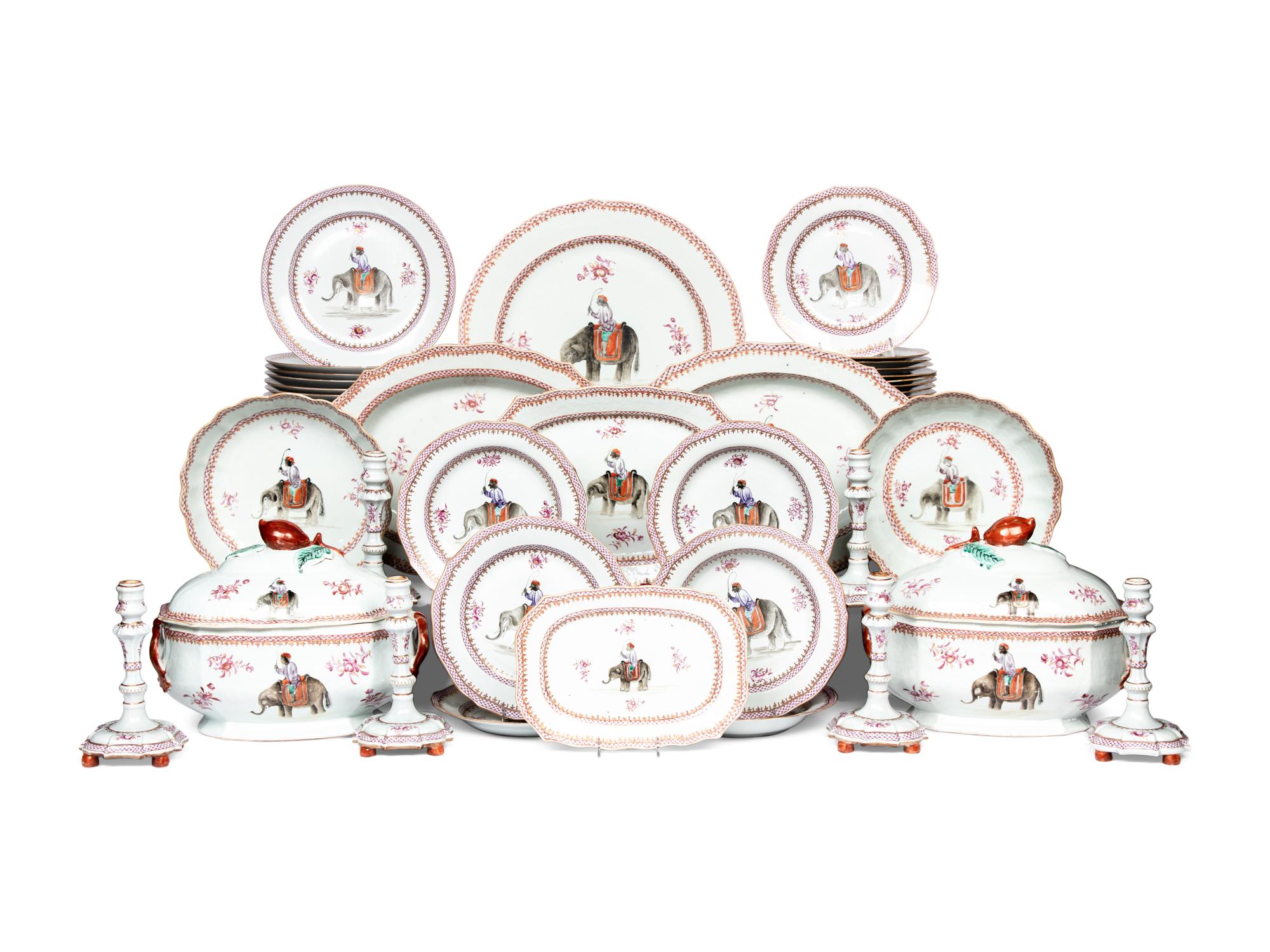 A Chinese Export Porcelain Dinner Service