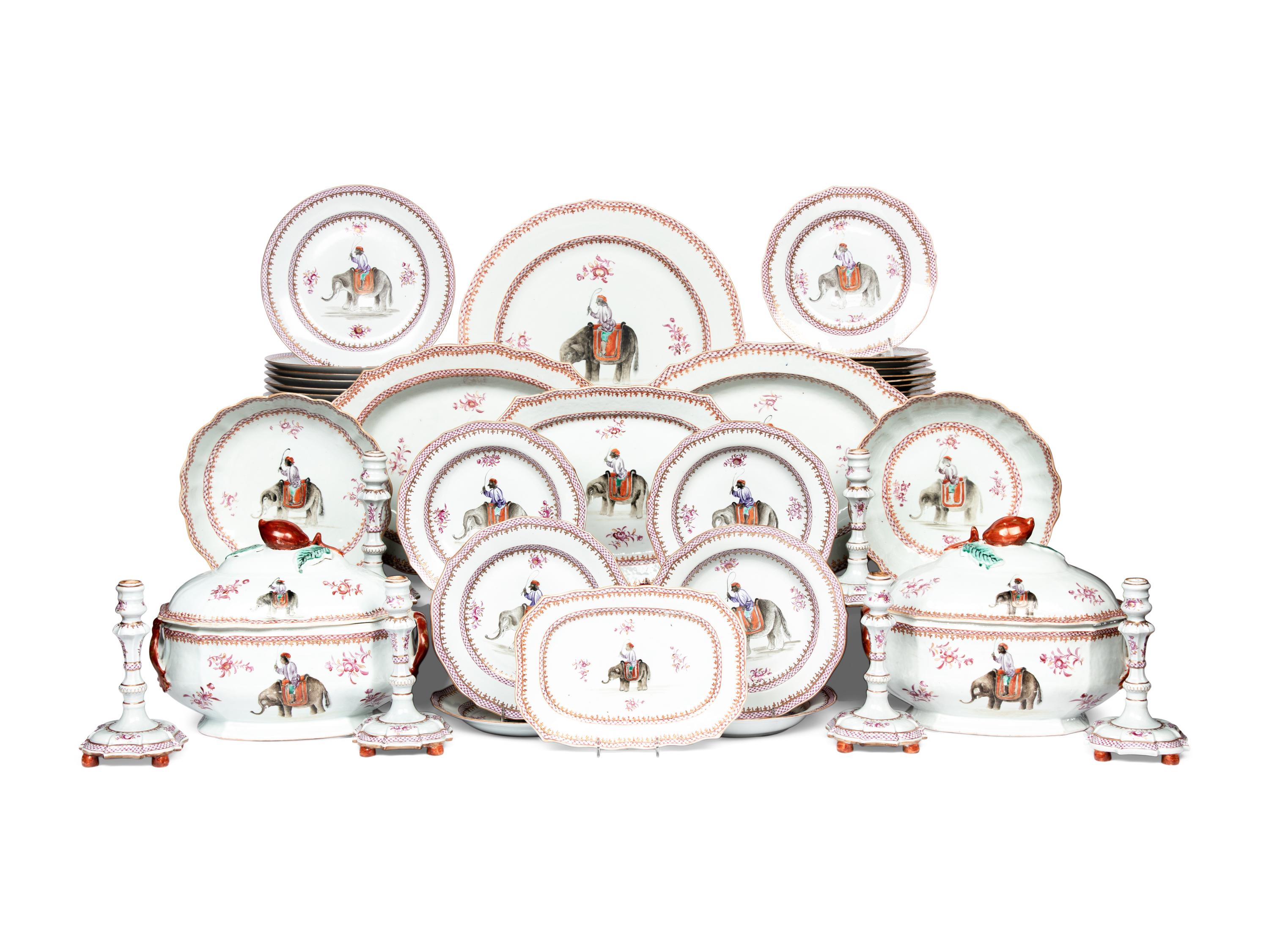 A Chinese Export Porcelain Dinner Service