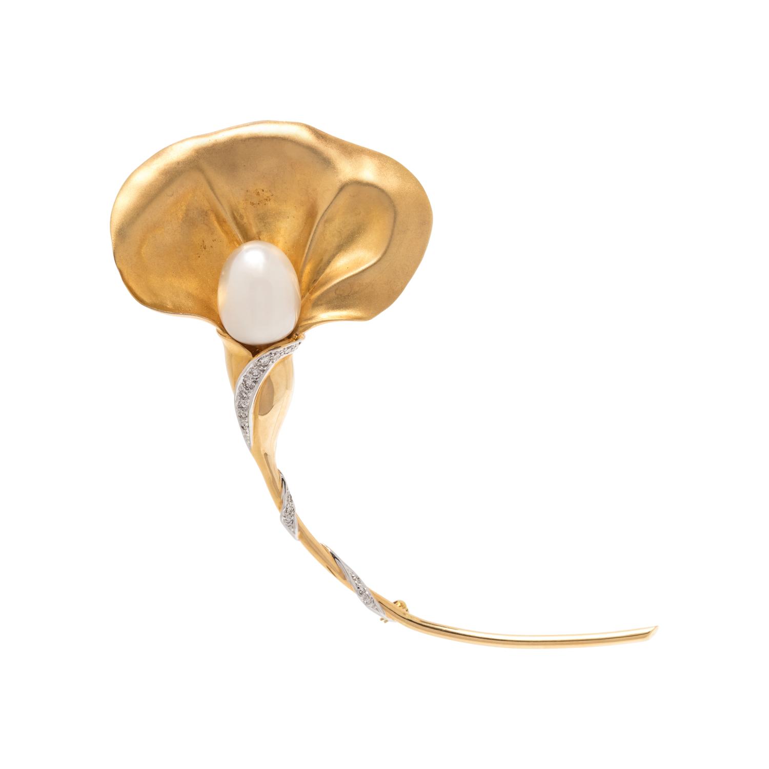 YELLOW GOLD, CULTURED PEARL AND DIAMOND BROOCH
