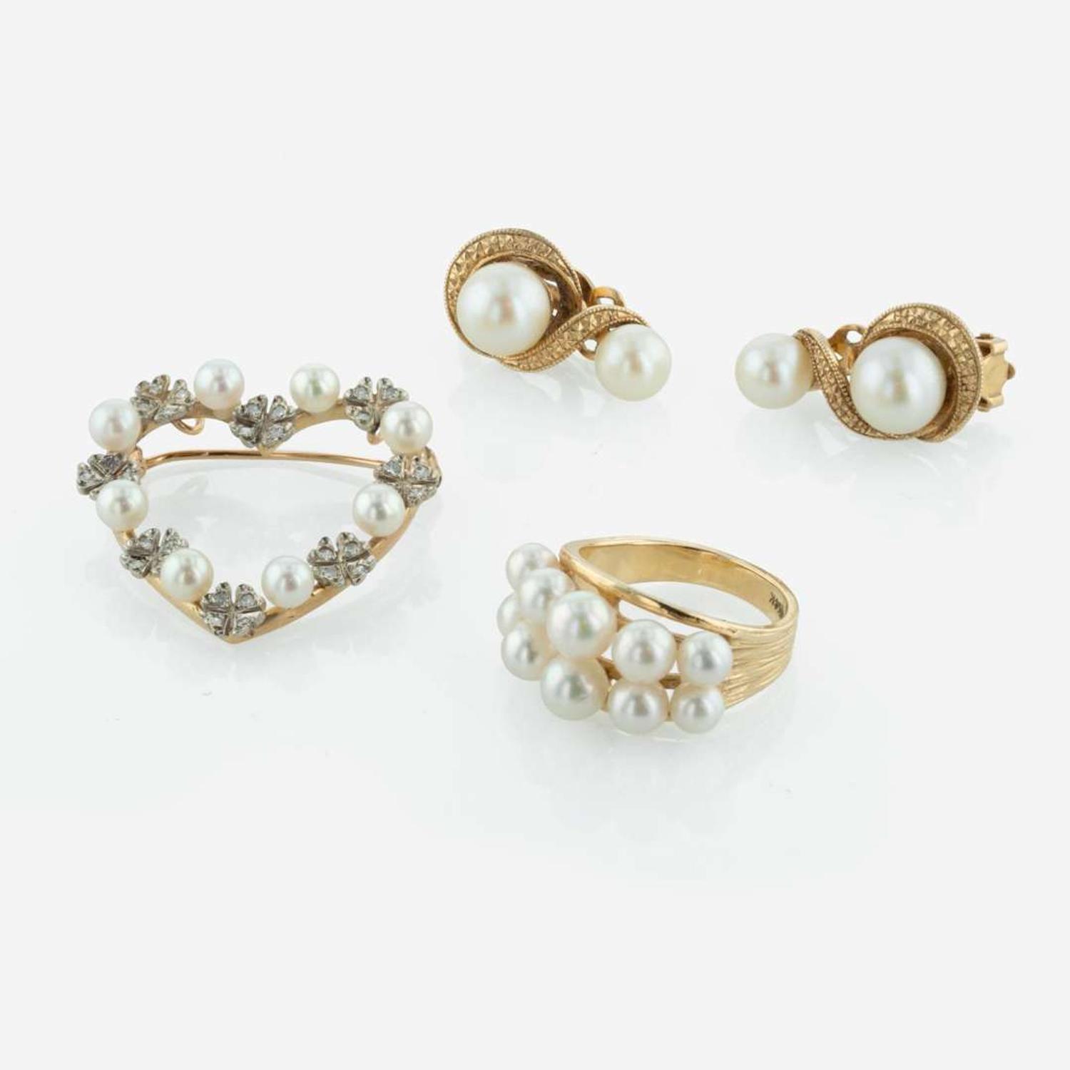 A Collection of Pearl and 14K Yellow Gold Jewelry