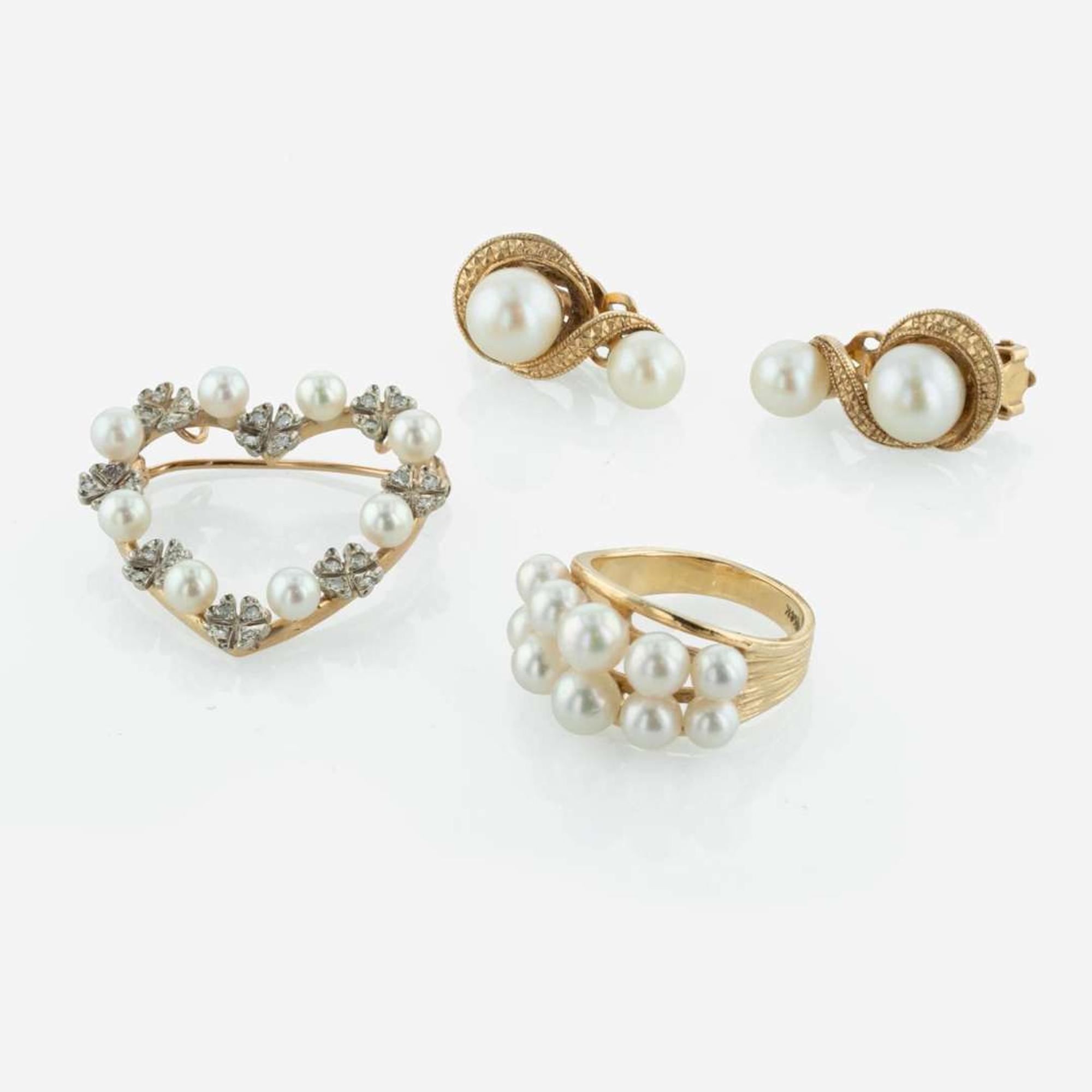 A Collection of Pearl and 14K Yellow Gold Jewelry