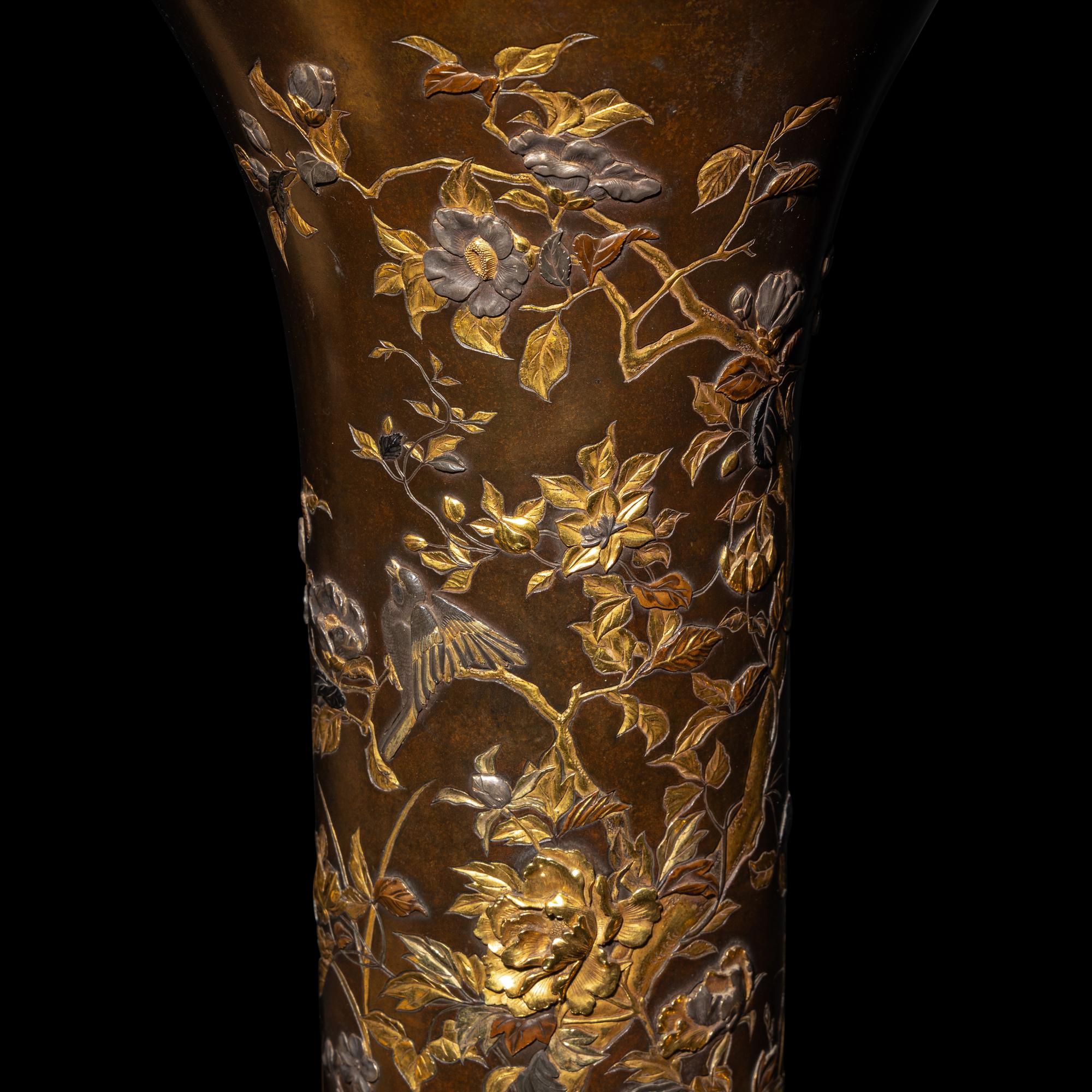 A Pair of Japanese Parcel Gilt and Patinated Bronze Vase, Signed Kyoto Inoue sei , Meiji Period 明治時期 京都井上製花鳥紋銅瓶一對