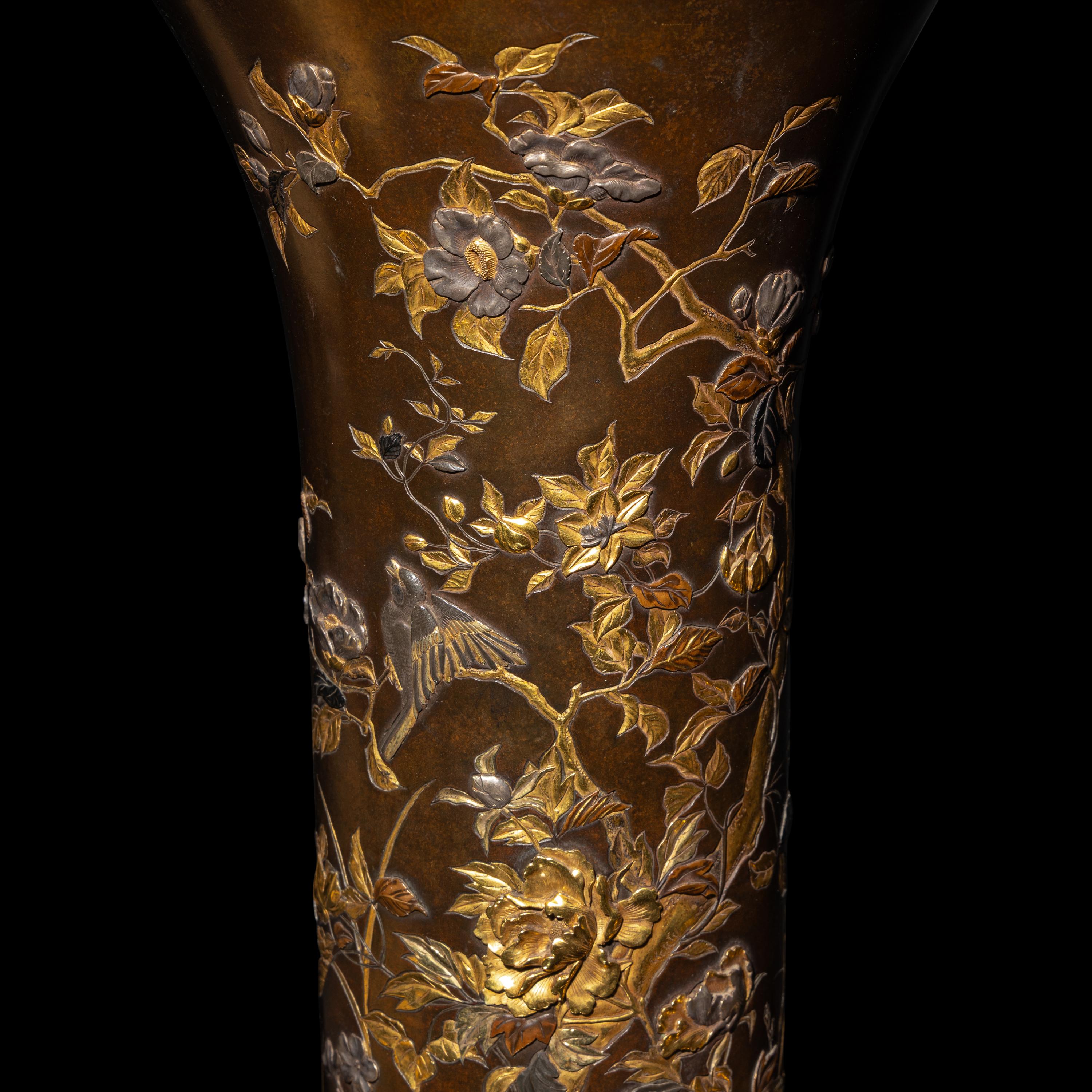 A Pair of Japanese Parcel Gilt and Patinated Bronze Vase, Signed Kyoto Inoue sei , Meiji Period 明治時期 京都井上製花鳥紋銅瓶一對
