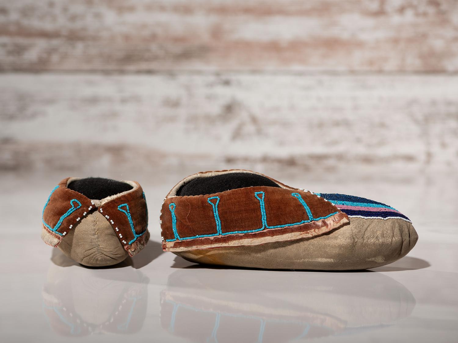 Delaware Beaded Hide Moccasins