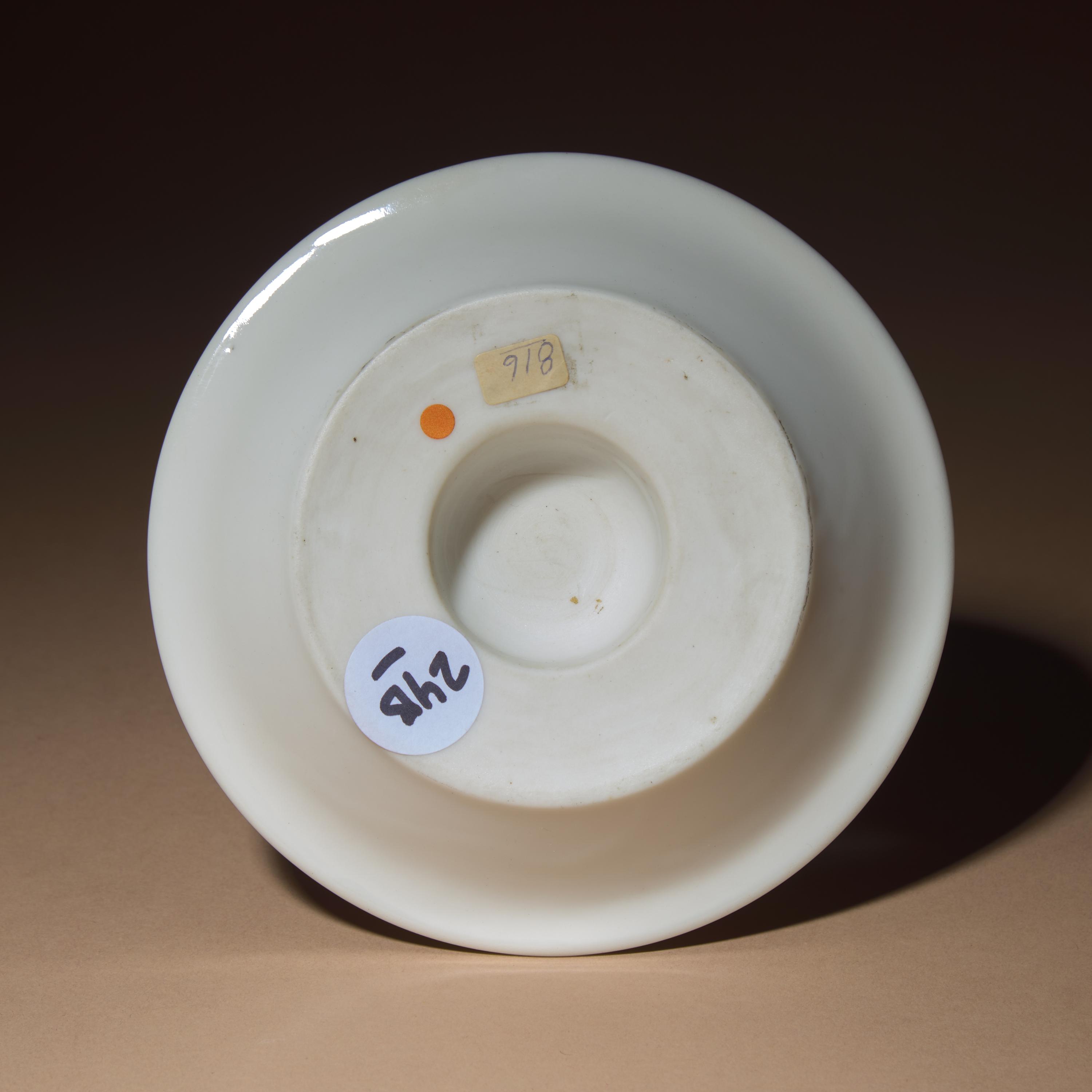 A Chinese Blanc-de-Chine Porcelain Cup and Associated Lotus Stand, 17th-18th Century — 清早中期 德化白瓷茶杯與蓮花盞托一套