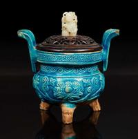 A Chinese turquoise-glazed tripod censer with carved wood cover and jade finial 松石綠地嵌玉鈕帶蓋小香爐