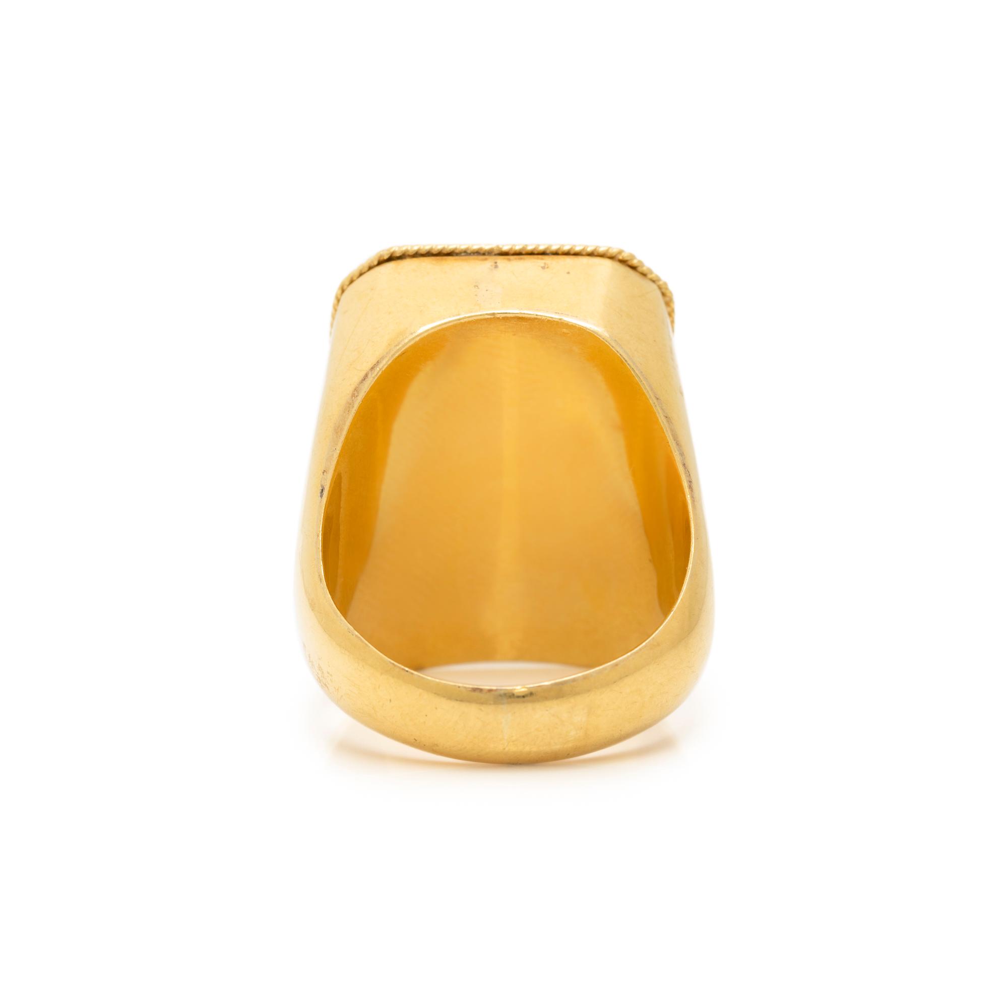 YELLOW GOLD AND GREEN CHALCEDONY INTAGLIO RING