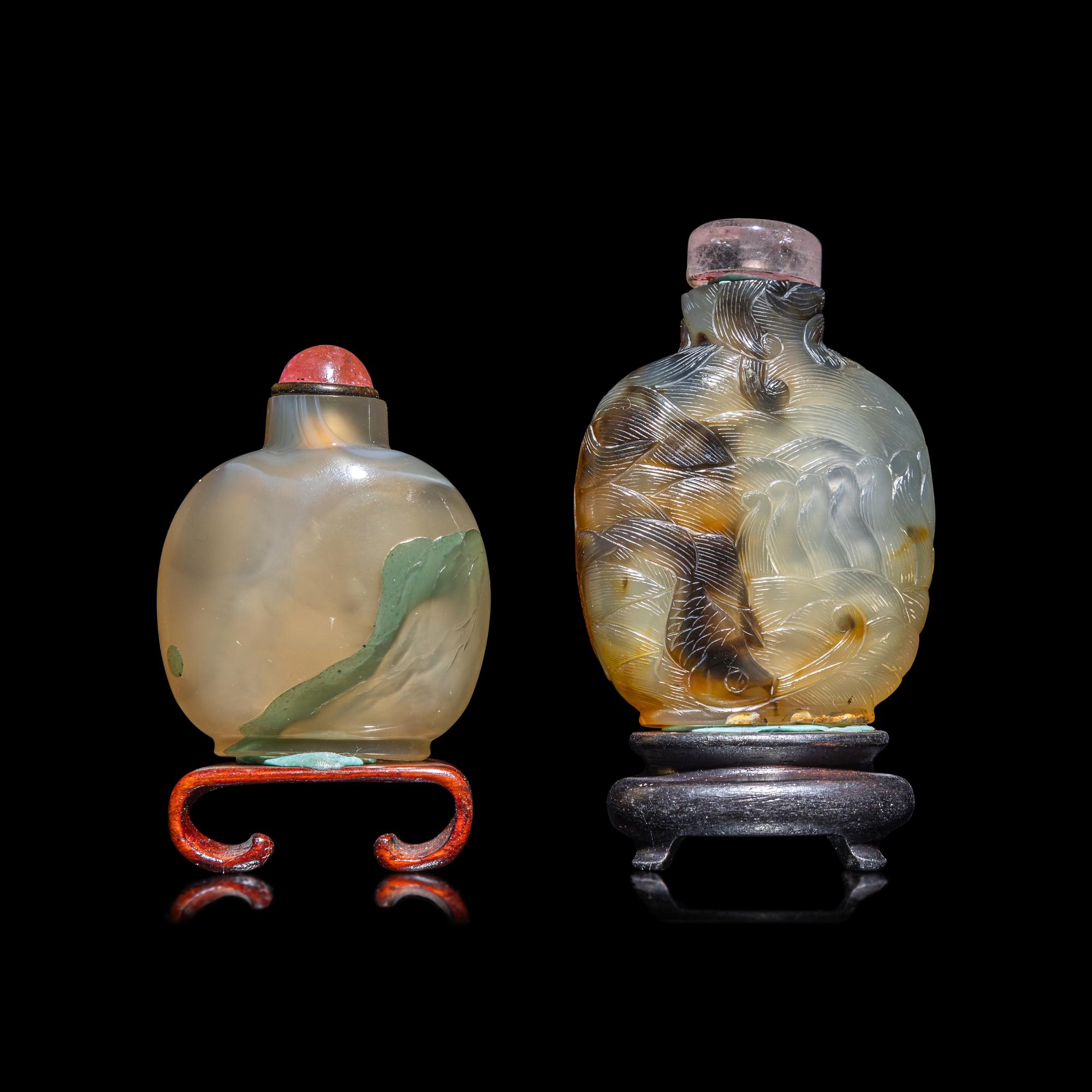 Two Chinese Carved Cameo Agate Snuff Bottles 瑪瑙巧雕鼻烟壺兩支