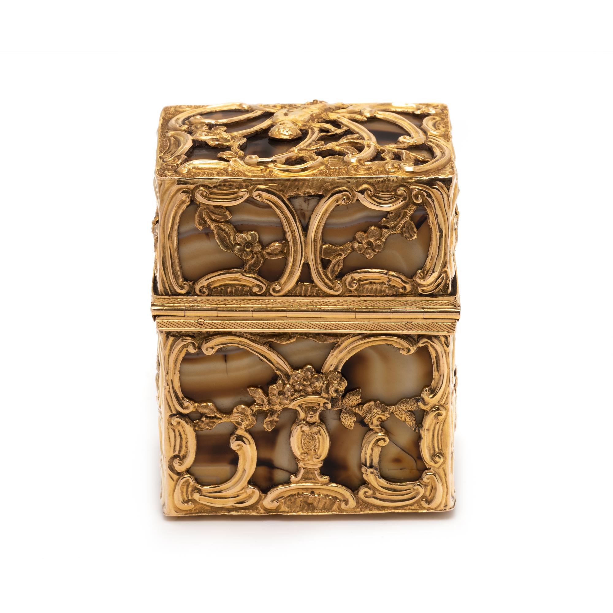 A George III Gold Mounted and Agate Nécessaire