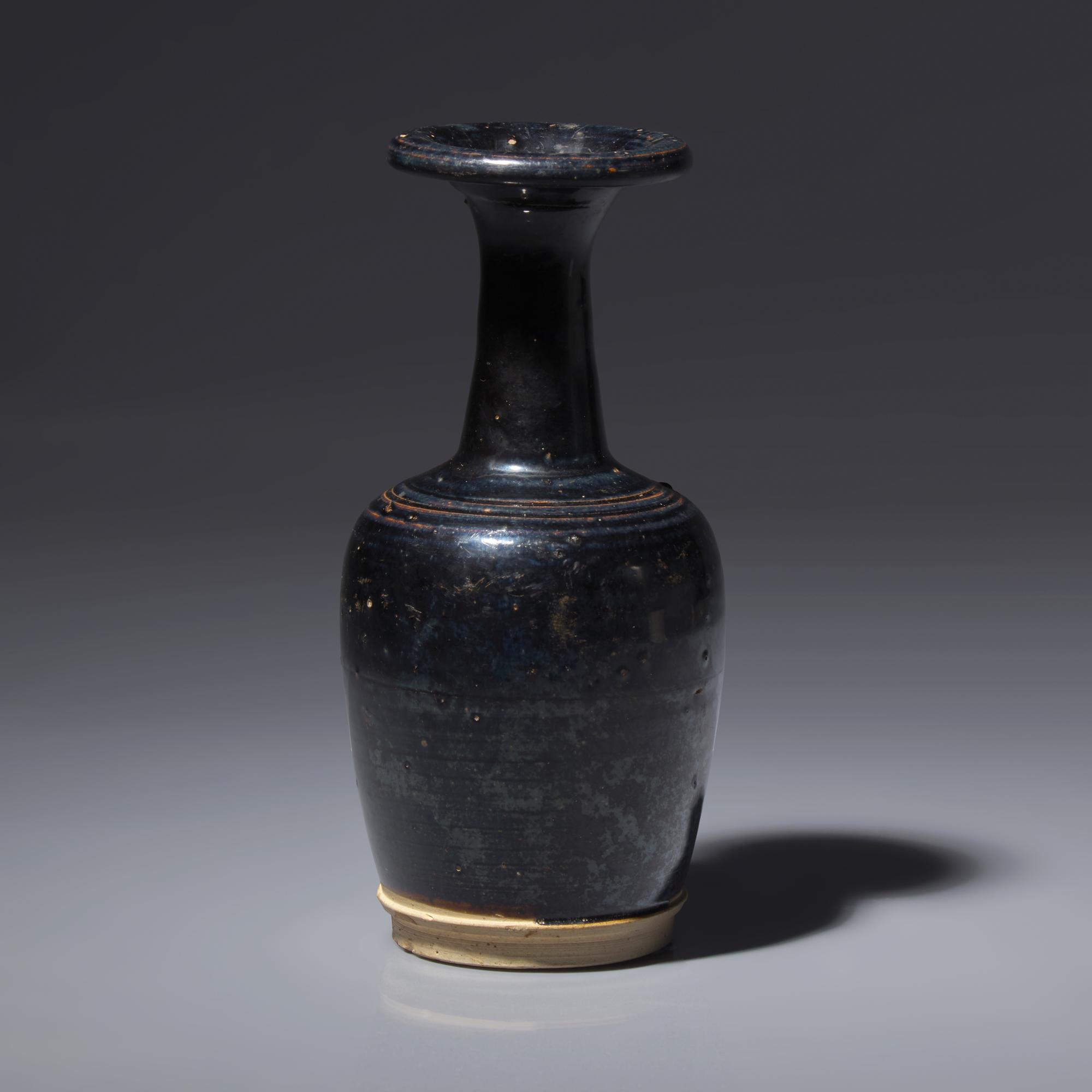 A Chinese Black Glazed Mallet-Form Vase, Song-Yuan Dynasty — 宋-元 黑釉小紙槌瓶