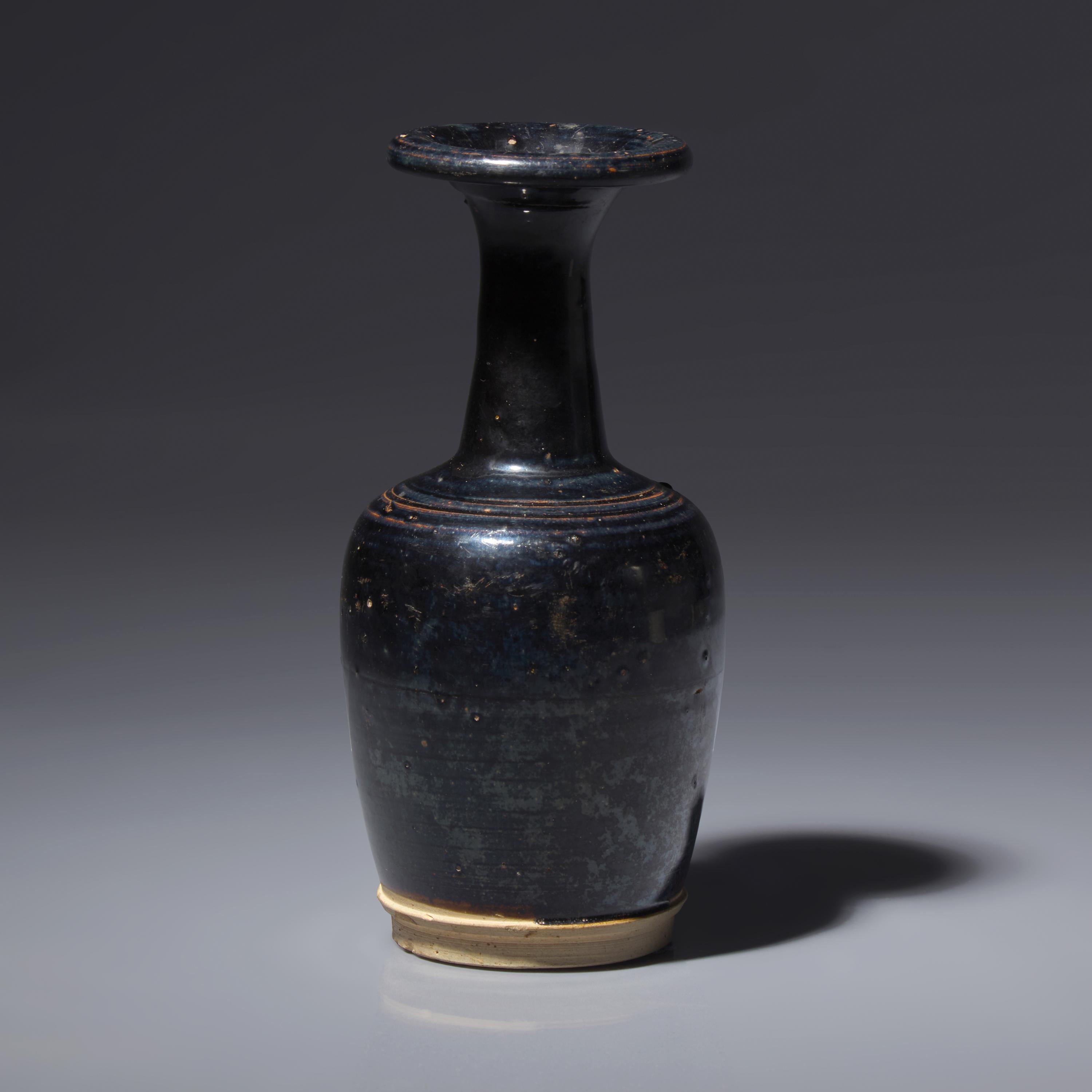 A Chinese Black Glazed Mallet-Form Vase, Song-Yuan Dynasty — 宋-元 黑釉小紙槌瓶