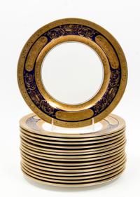 A Set of Sixteen Shelley Porcelain Plates Diameter 10 1/4 inches. — 20TH CENTURY