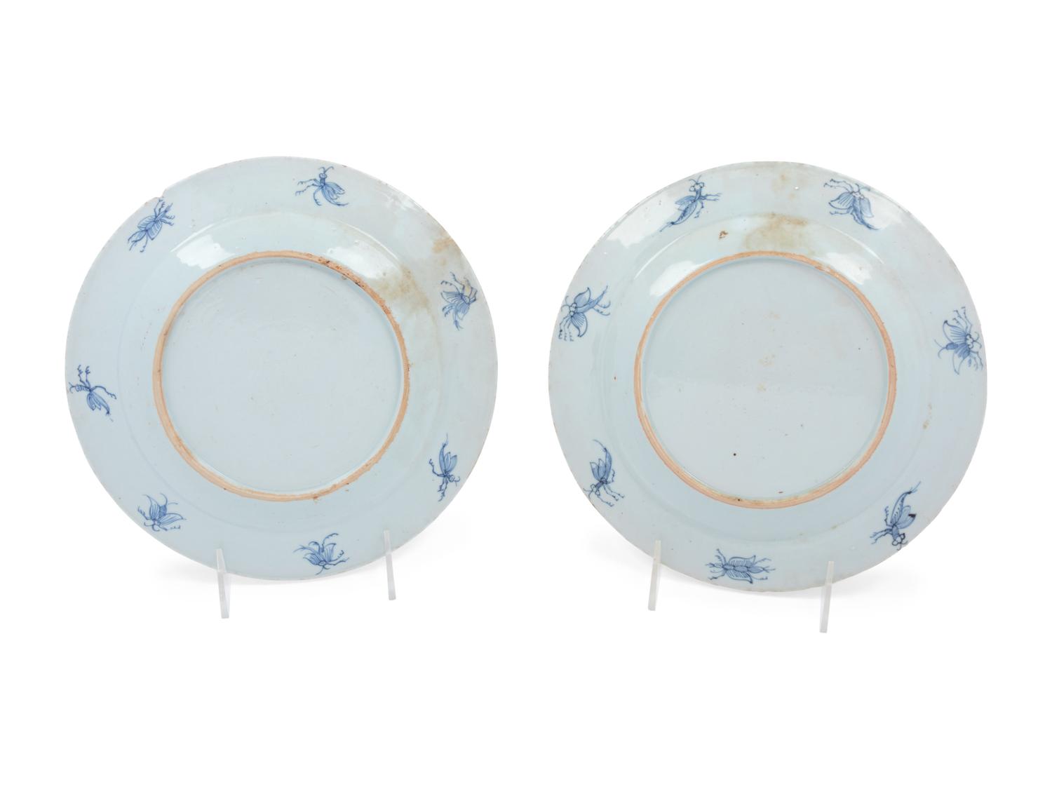 A Pair of Chinese Export Porcelain "Pronk Dame au Parasol" Pattern Plates