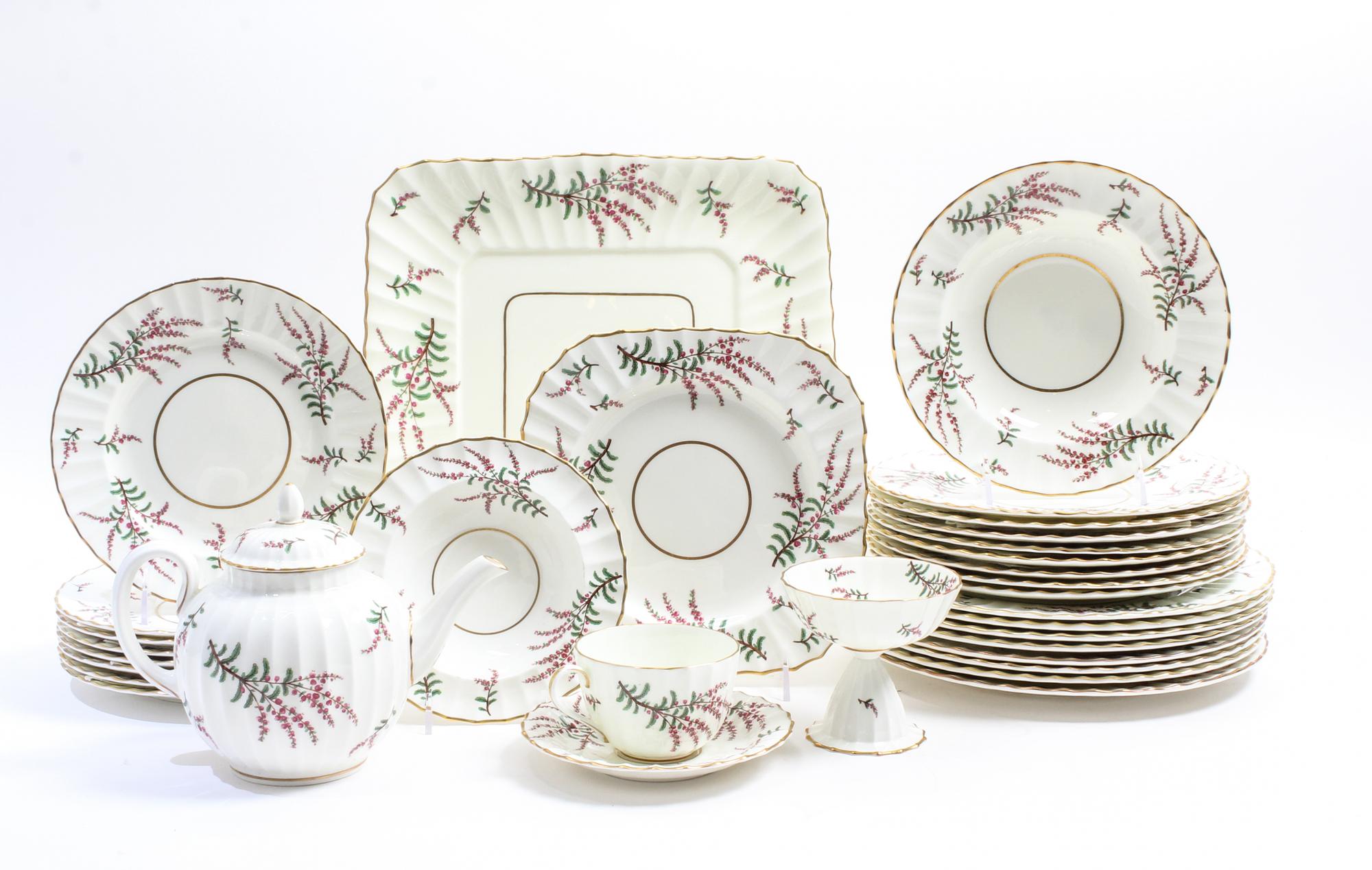 A Royal Worcester Porcelain Dinnerware Service Diameter of dinner plates 10 1/2 inches. — SECOND HALF 20TH CENTURY