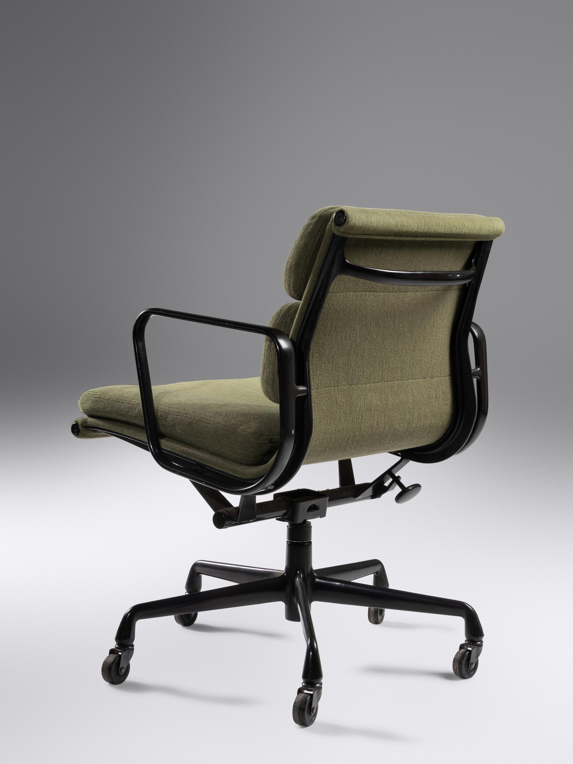 Soft-Pad Executive Chair Herman Miller, USA