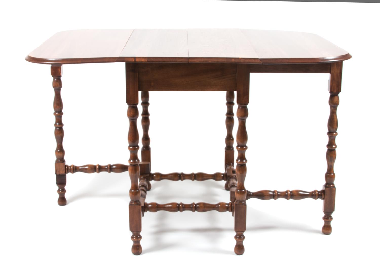 An American Mahogany Gate Leg Table Height 30 x width 46 1/2 x depth 35 inches (open). — 20TH CENTURY
