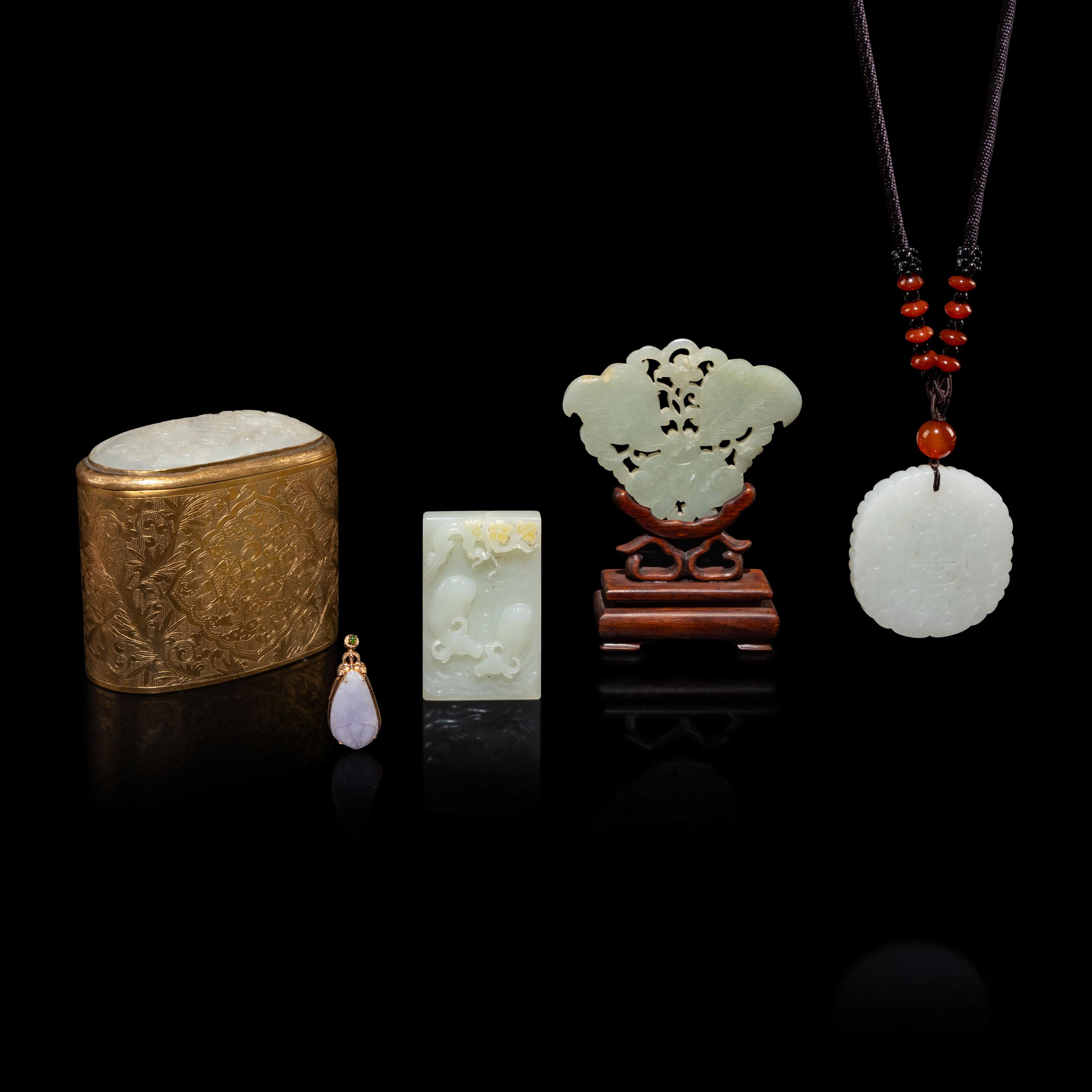 Five Chinese Jade Articles, 19th Century — 清晚期 玉飾件一組五件