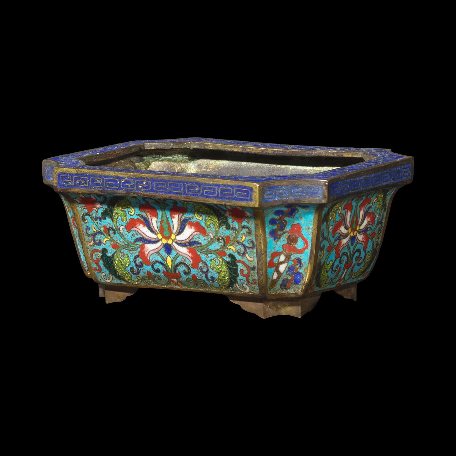 A Chinese Cloisonne Enamel Small Jardinière, Possibly 18th/19th Century 或为清中期 掐丝珐琅西番蓮紋四方花盆